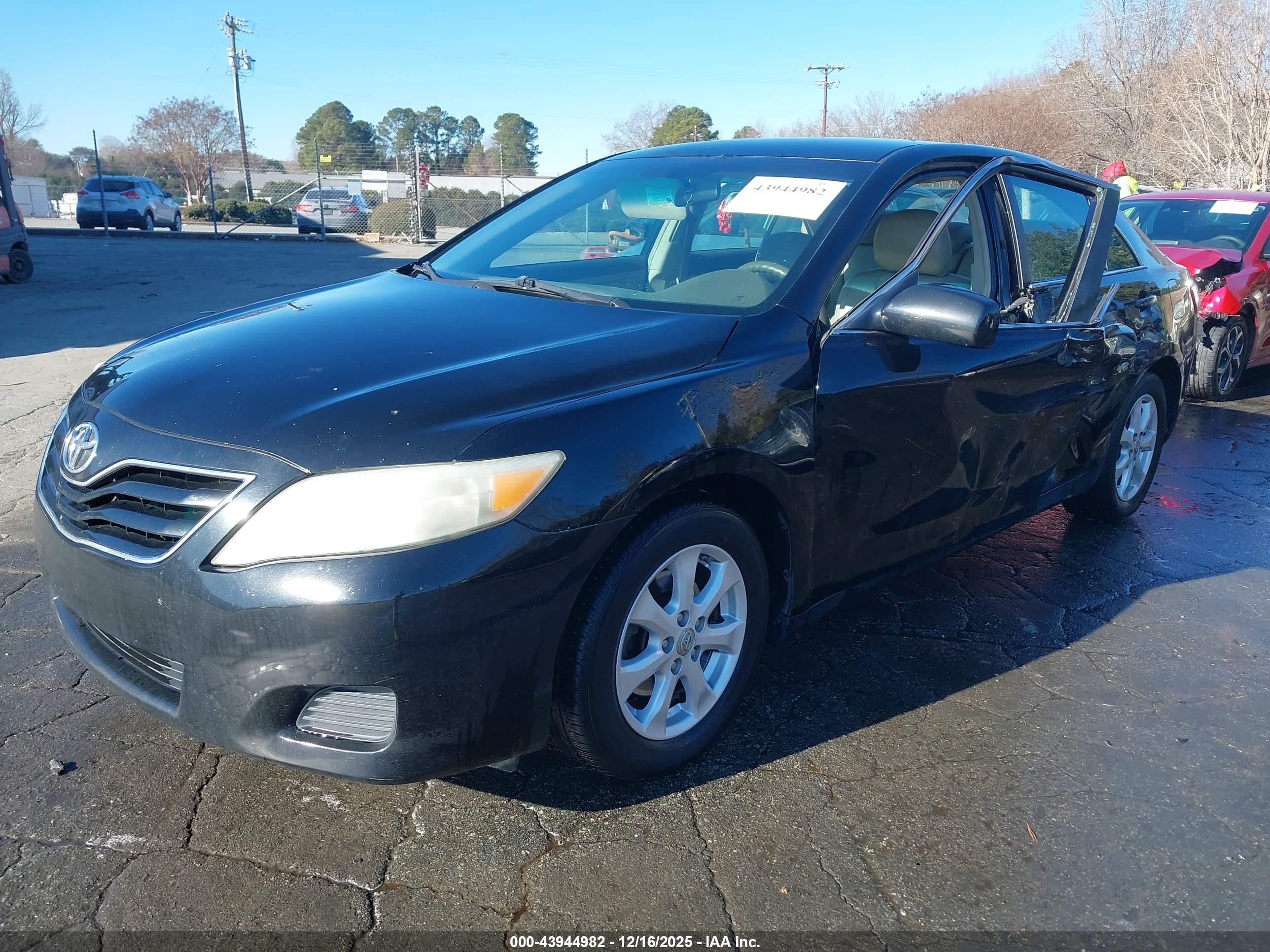 TOYOTA CAMRY image 2