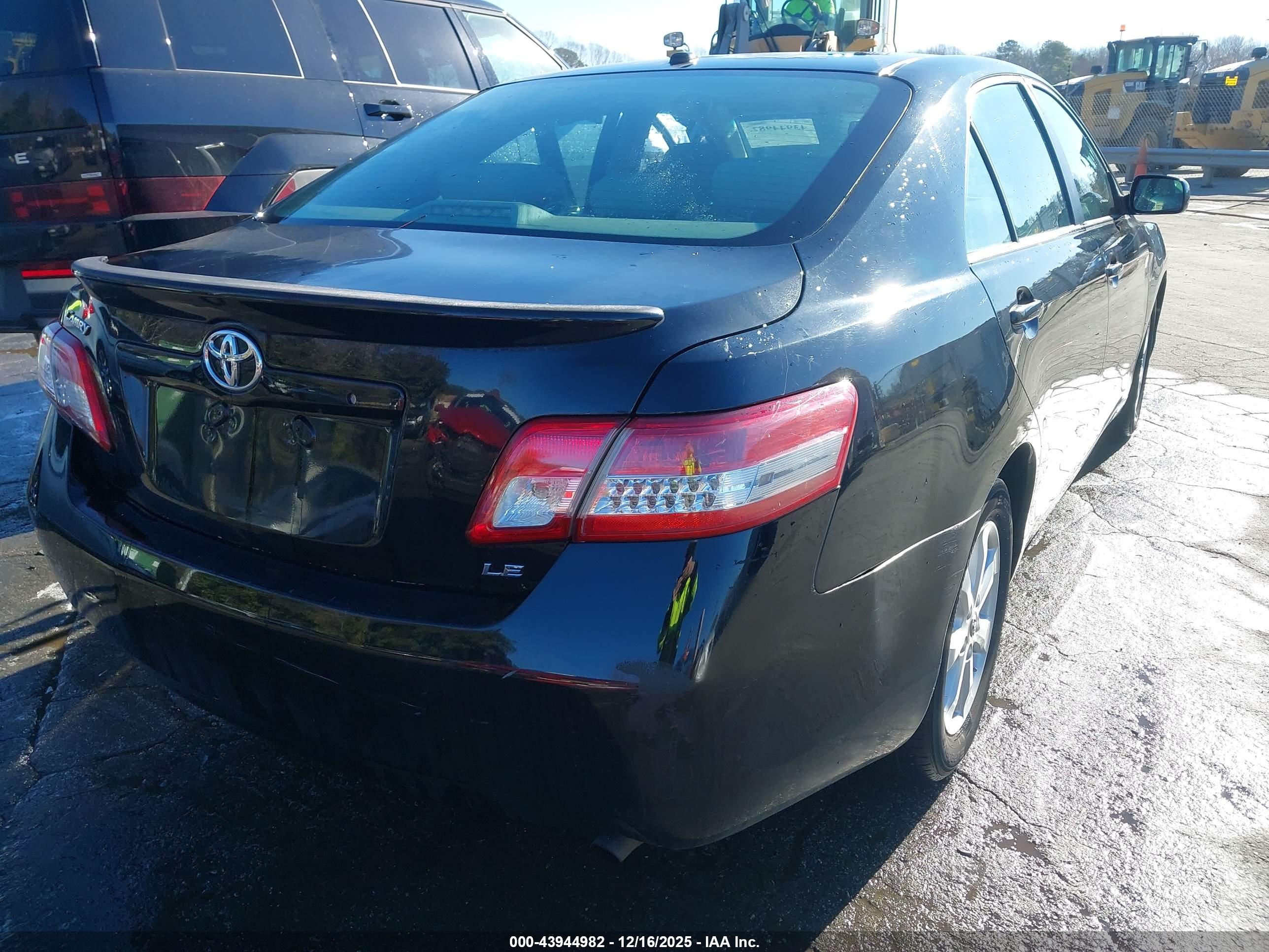 TOYOTA CAMRY image 4