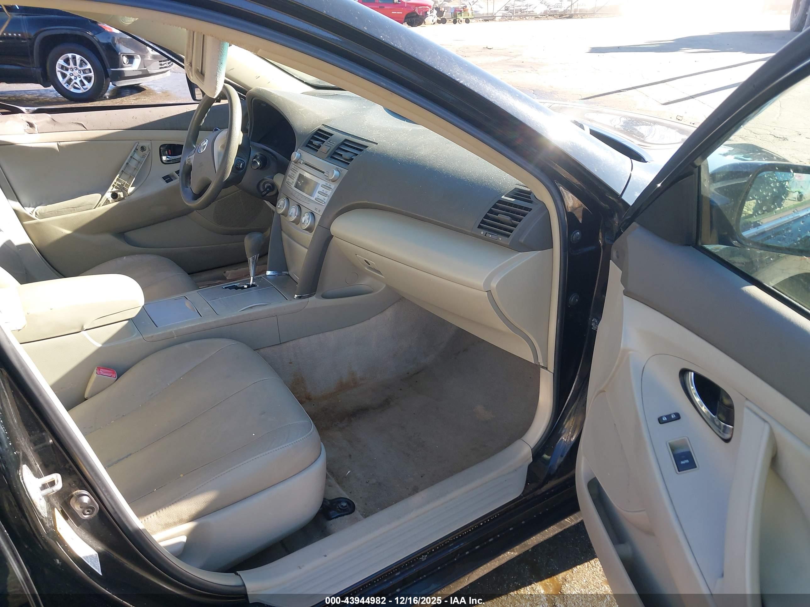 TOYOTA CAMRY image 5