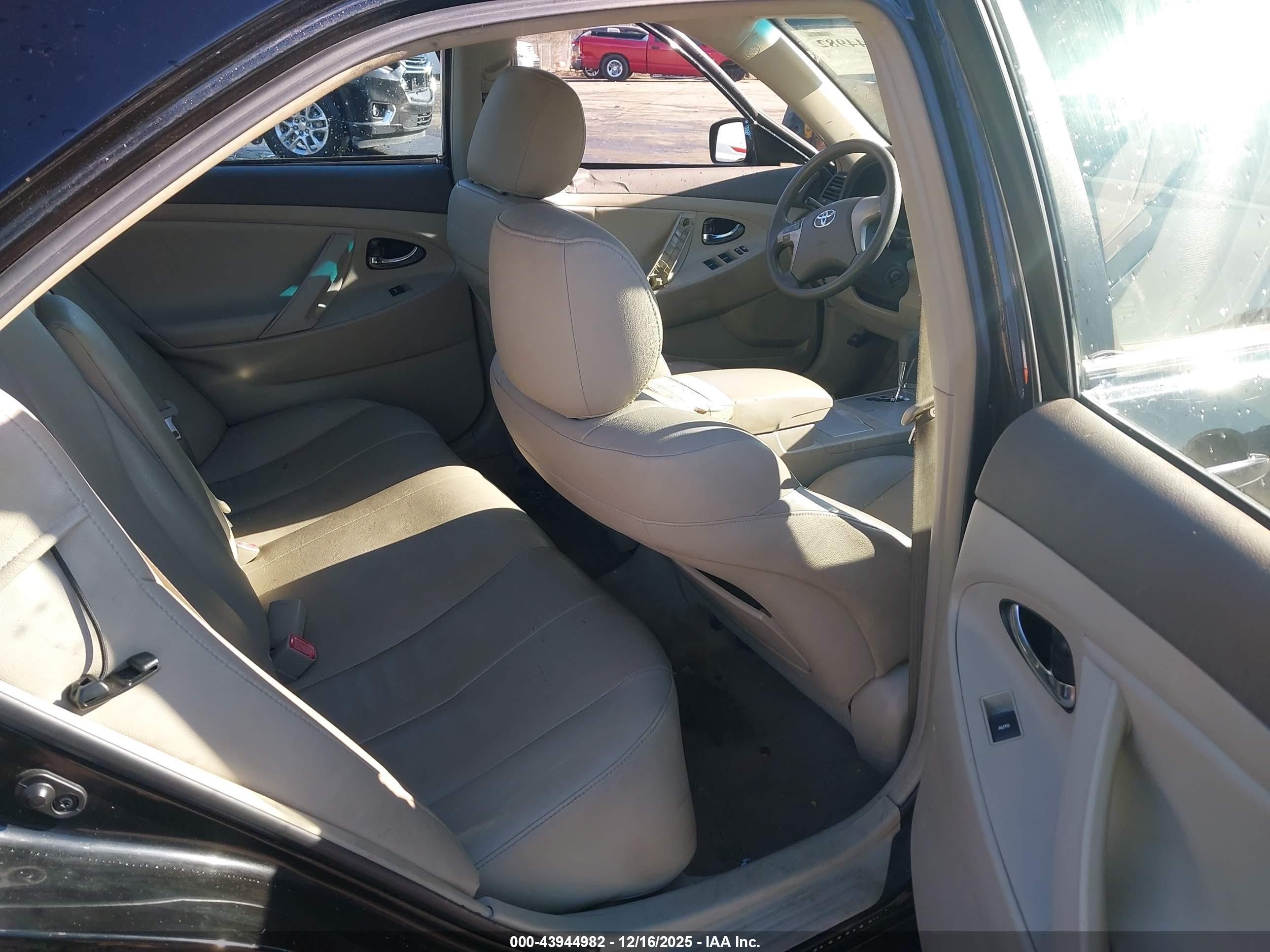 TOYOTA CAMRY image 8