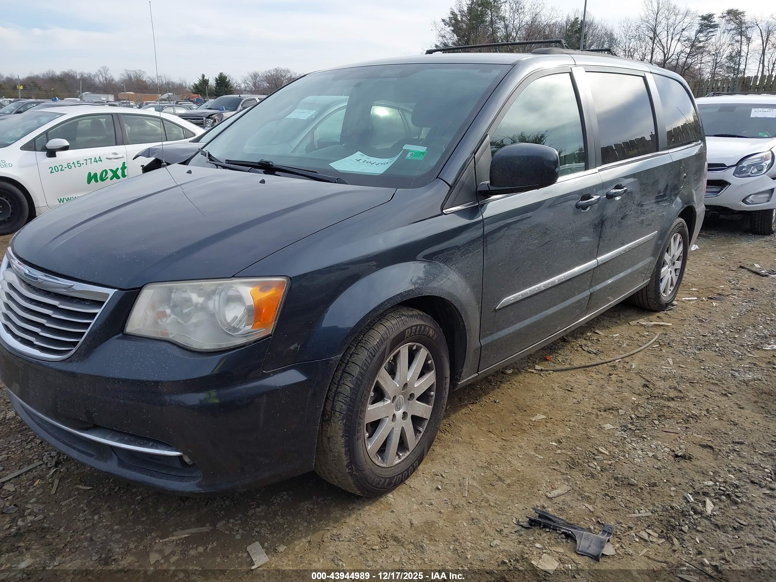 CHRYSLER TOWN image 2