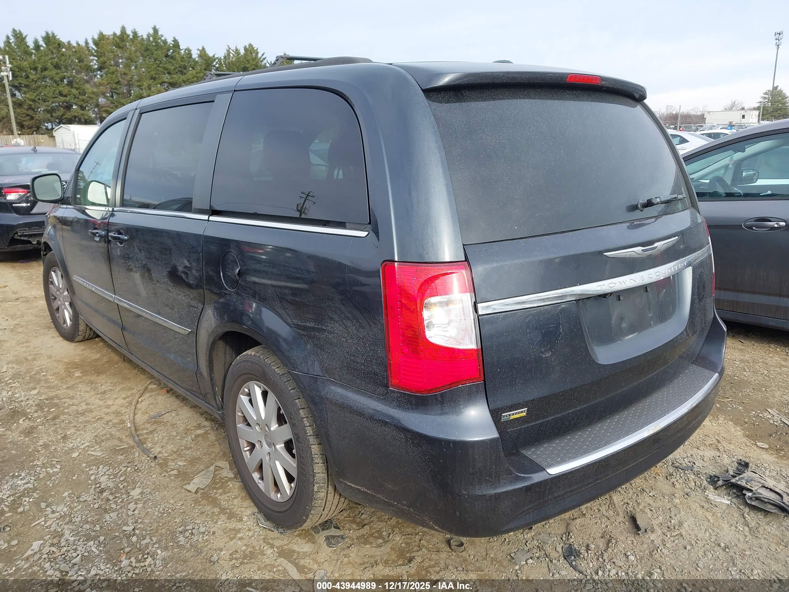 CHRYSLER TOWN image 3