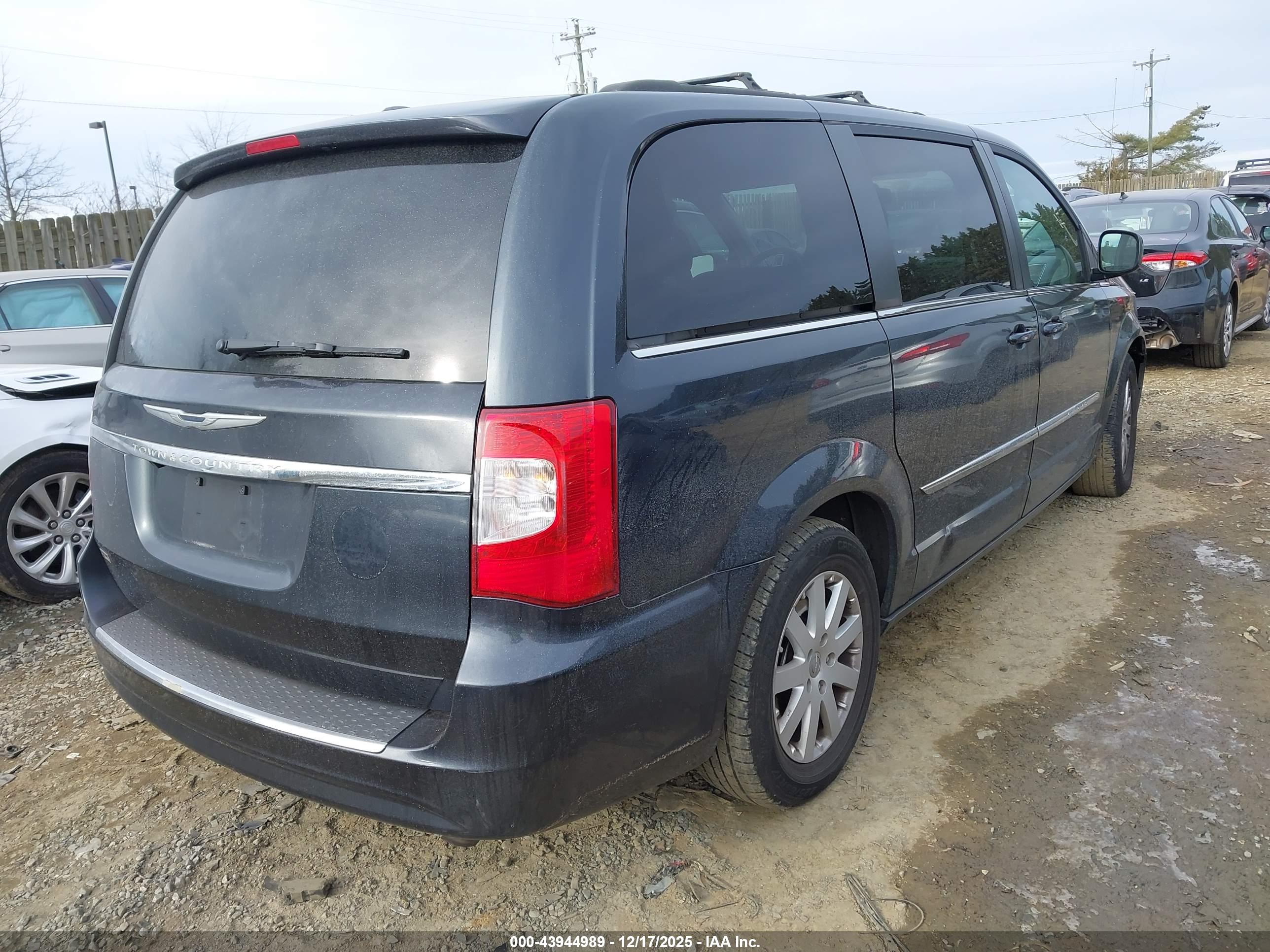 CHRYSLER TOWN image 4