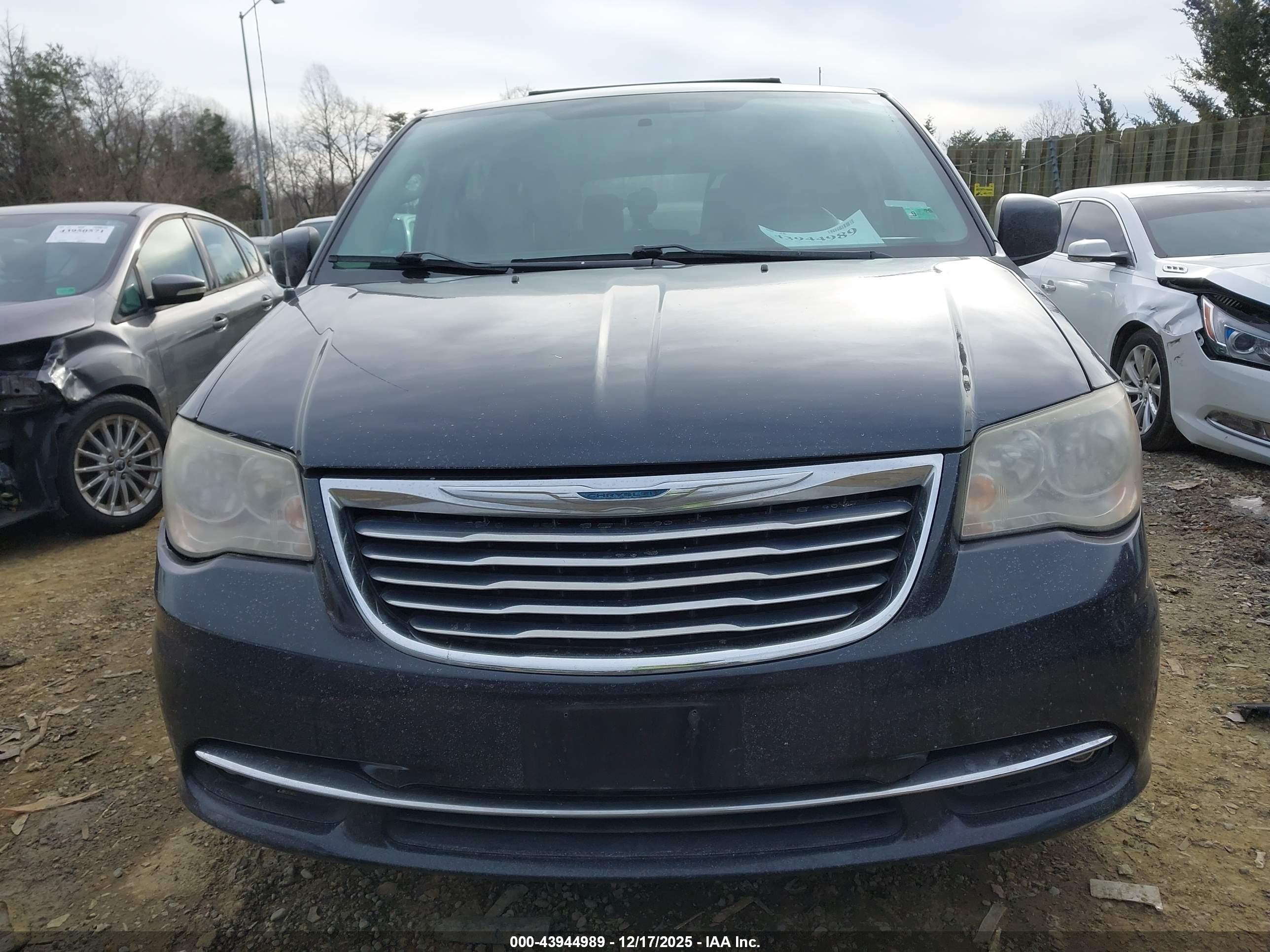 CHRYSLER TOWN image 6