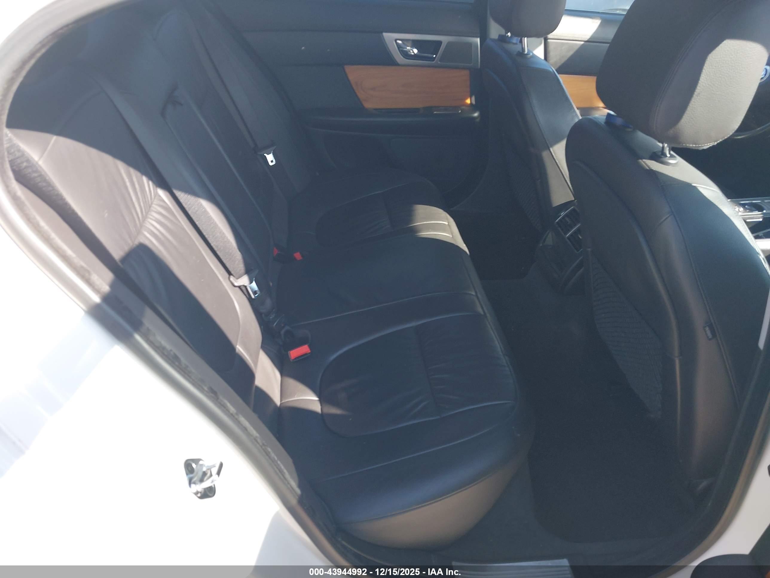 JAGUAR XF image 8