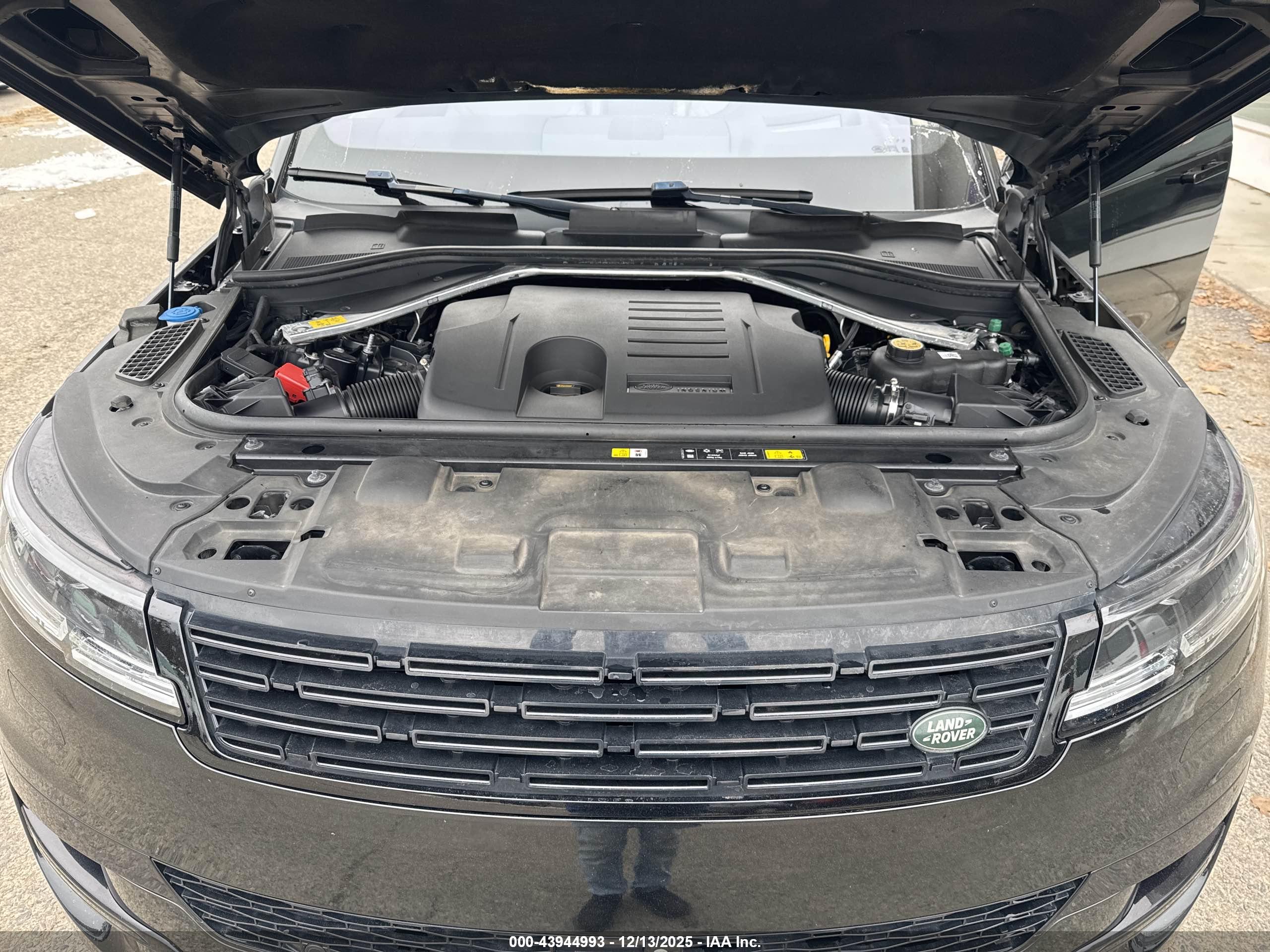 LAND ROVER image 10