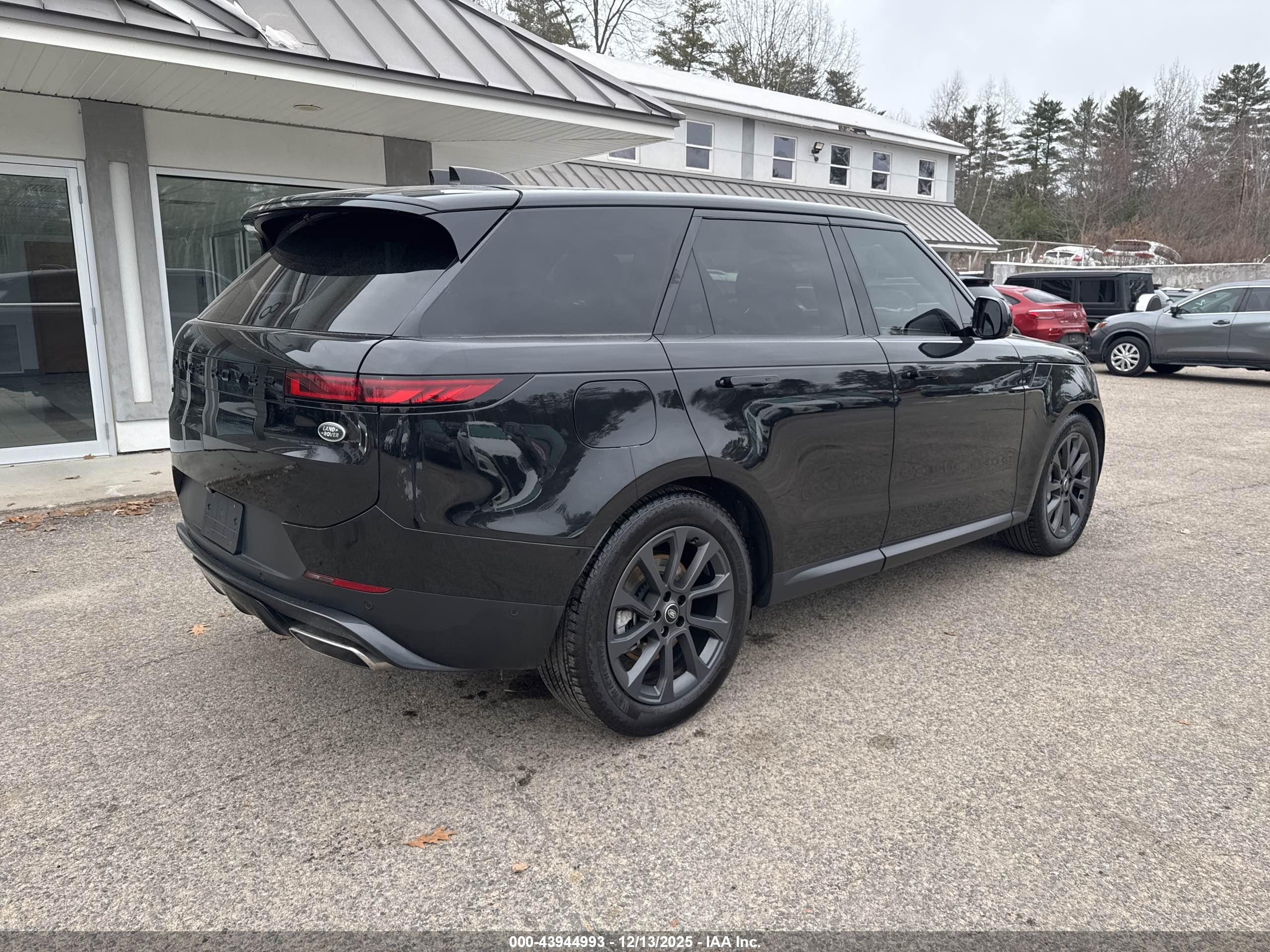 LAND ROVER image 4