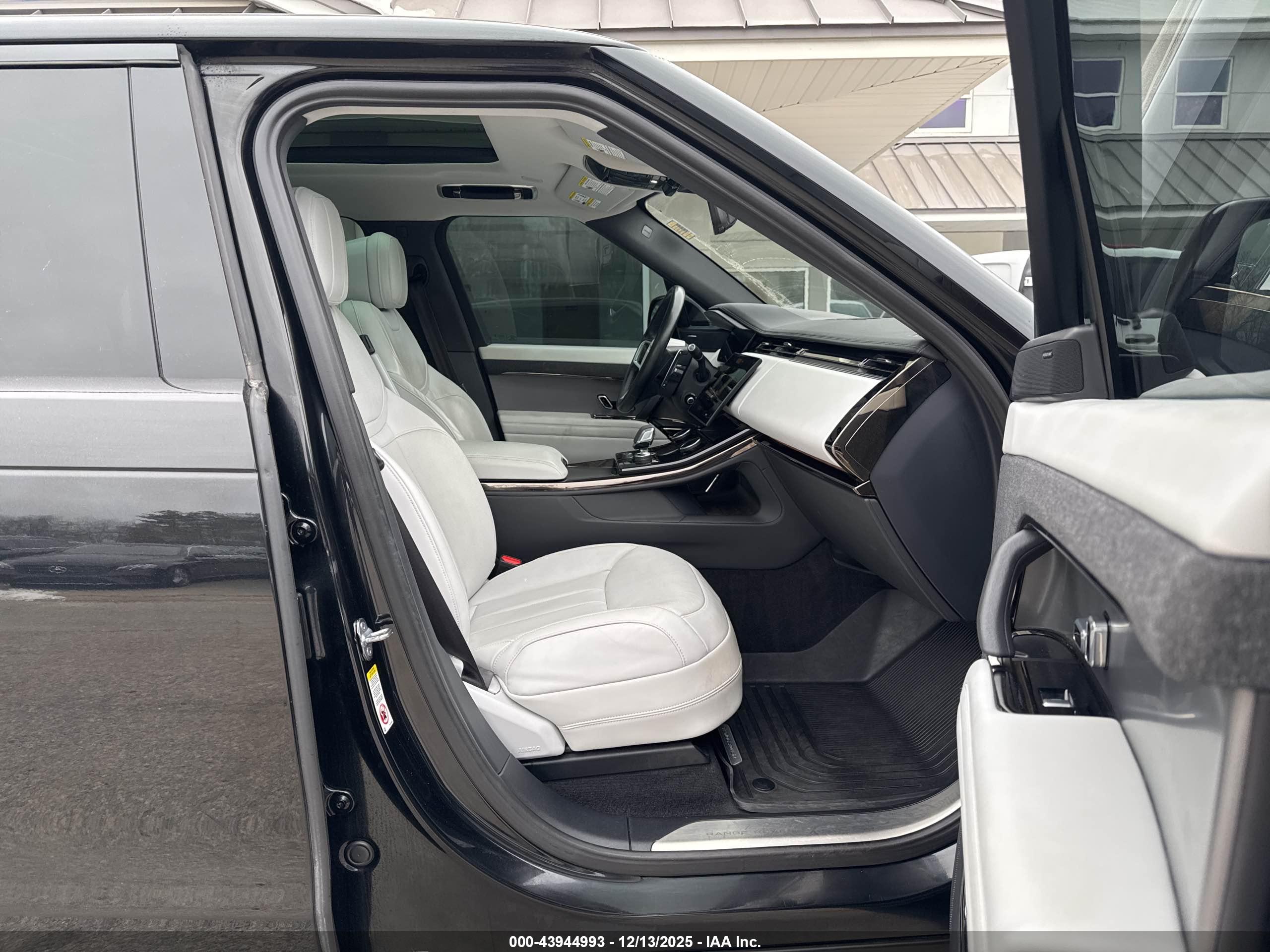 LAND ROVER image 5