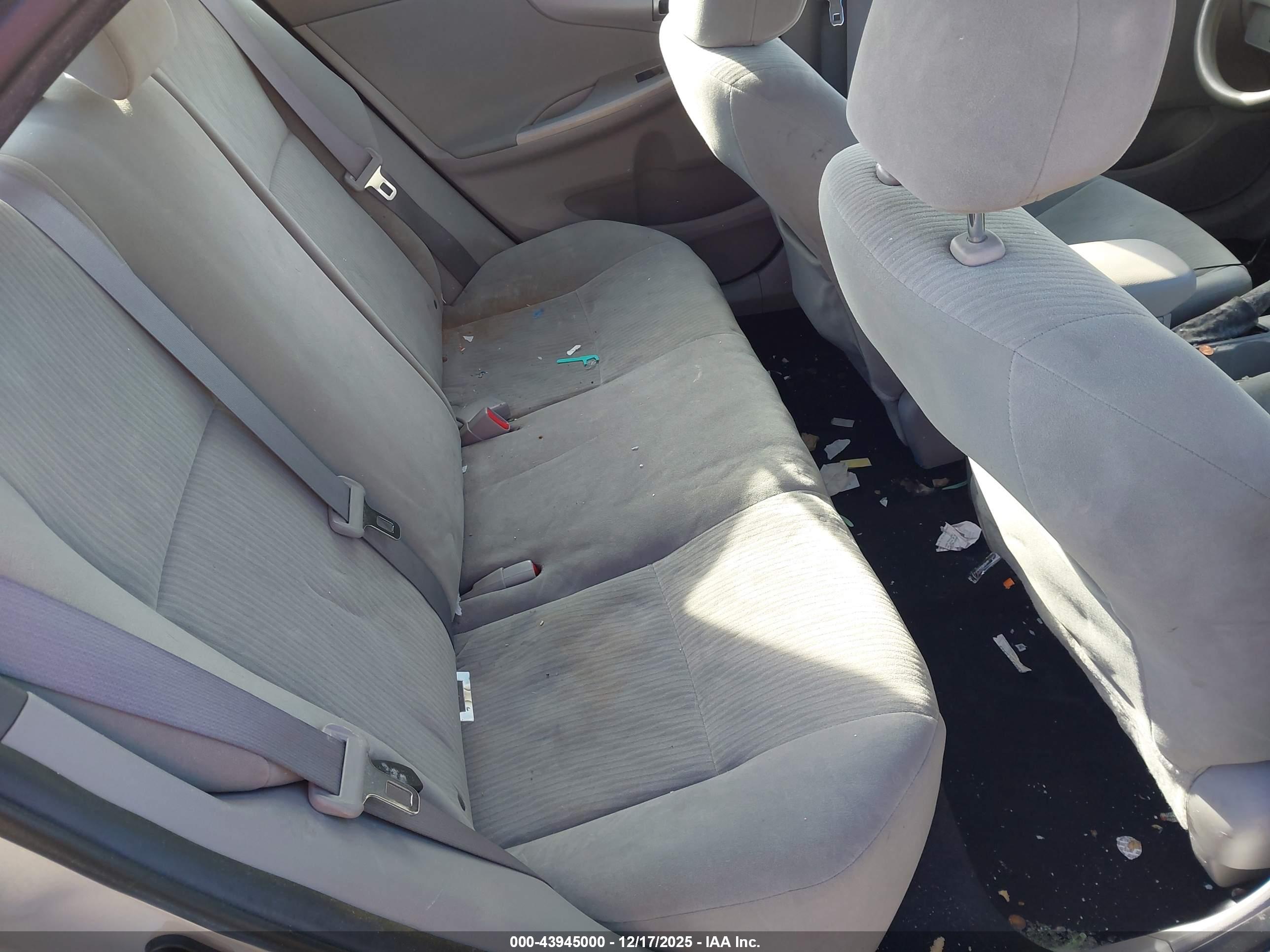 TOYOTA COROLLA image 8