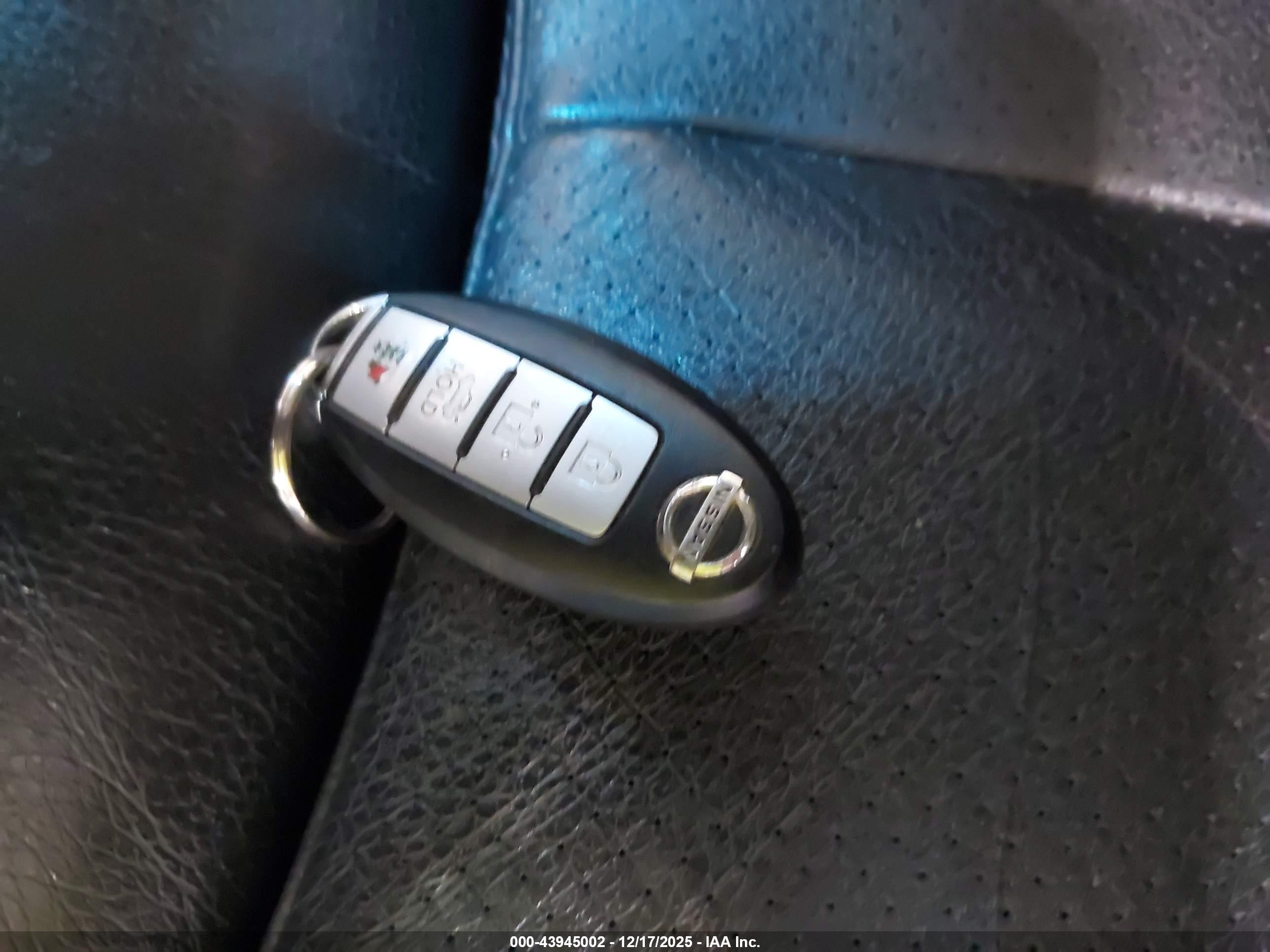 NISSAN MAXIMA image 11