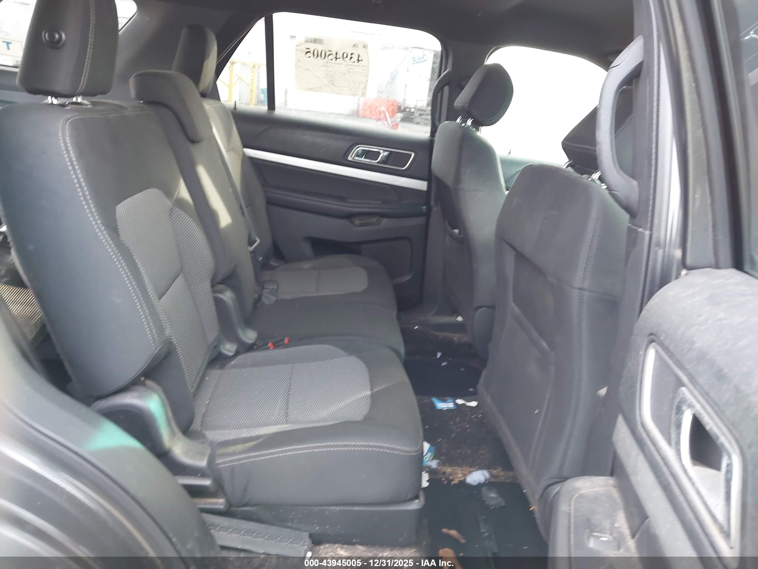 FORD EXPLORER image 8