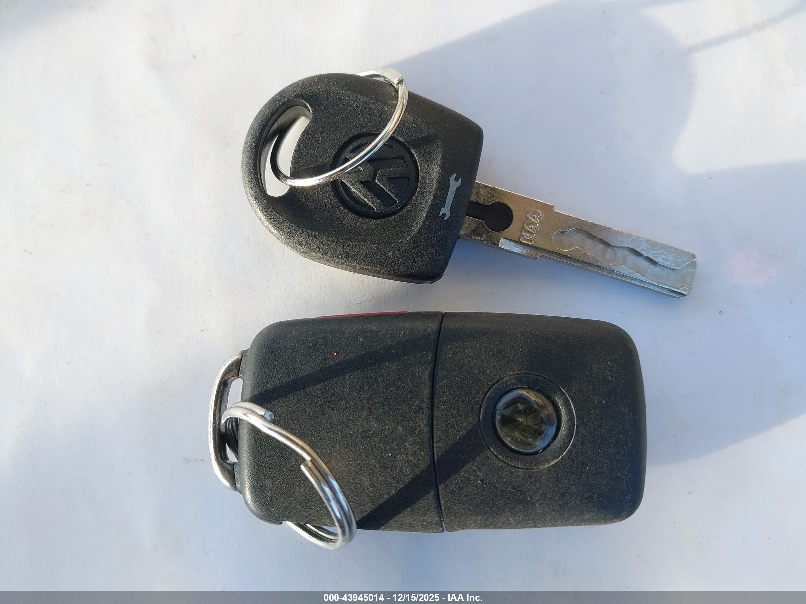 VOLKSWAGEN GTI image 11