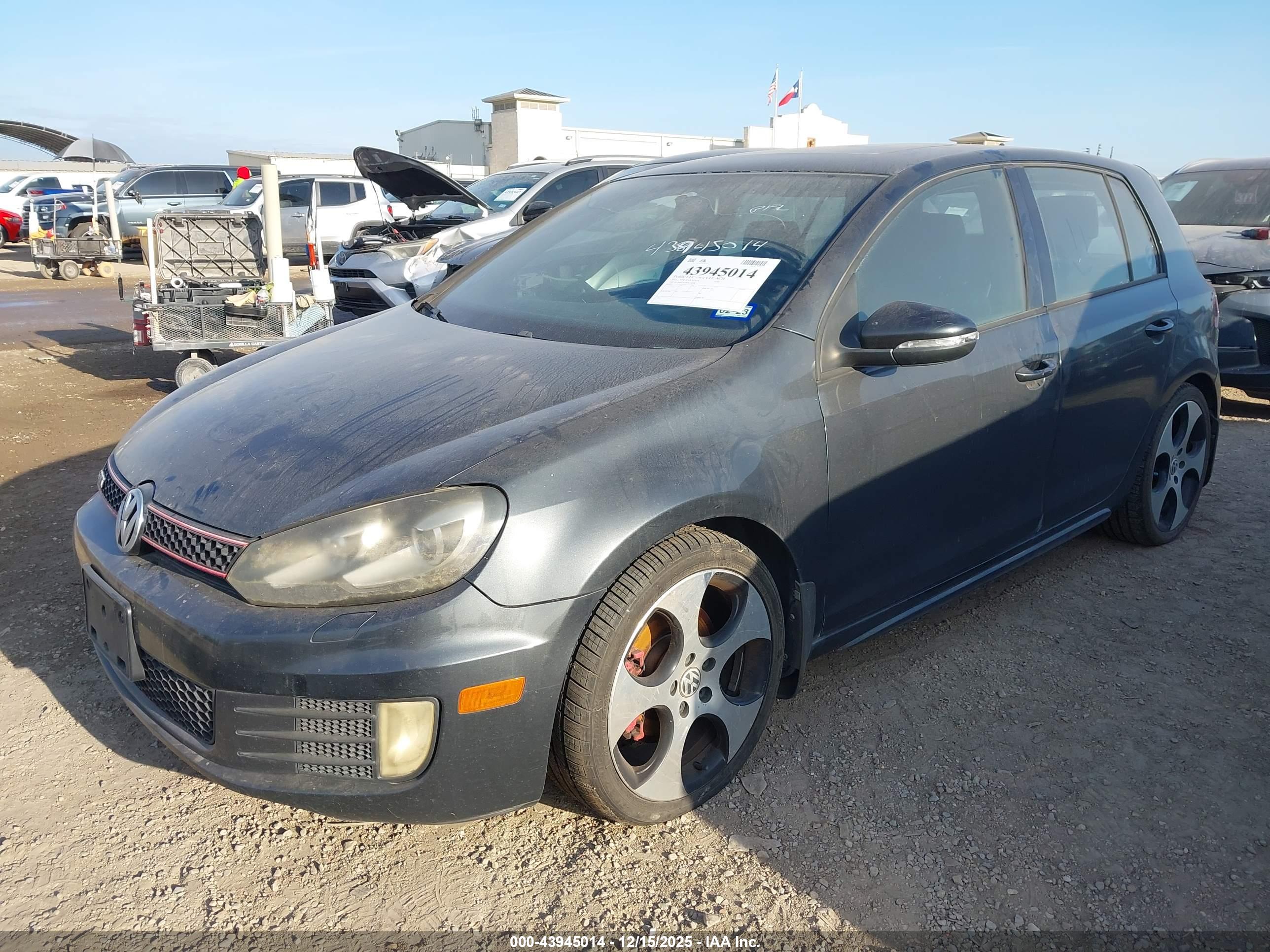 VOLKSWAGEN GTI image 2