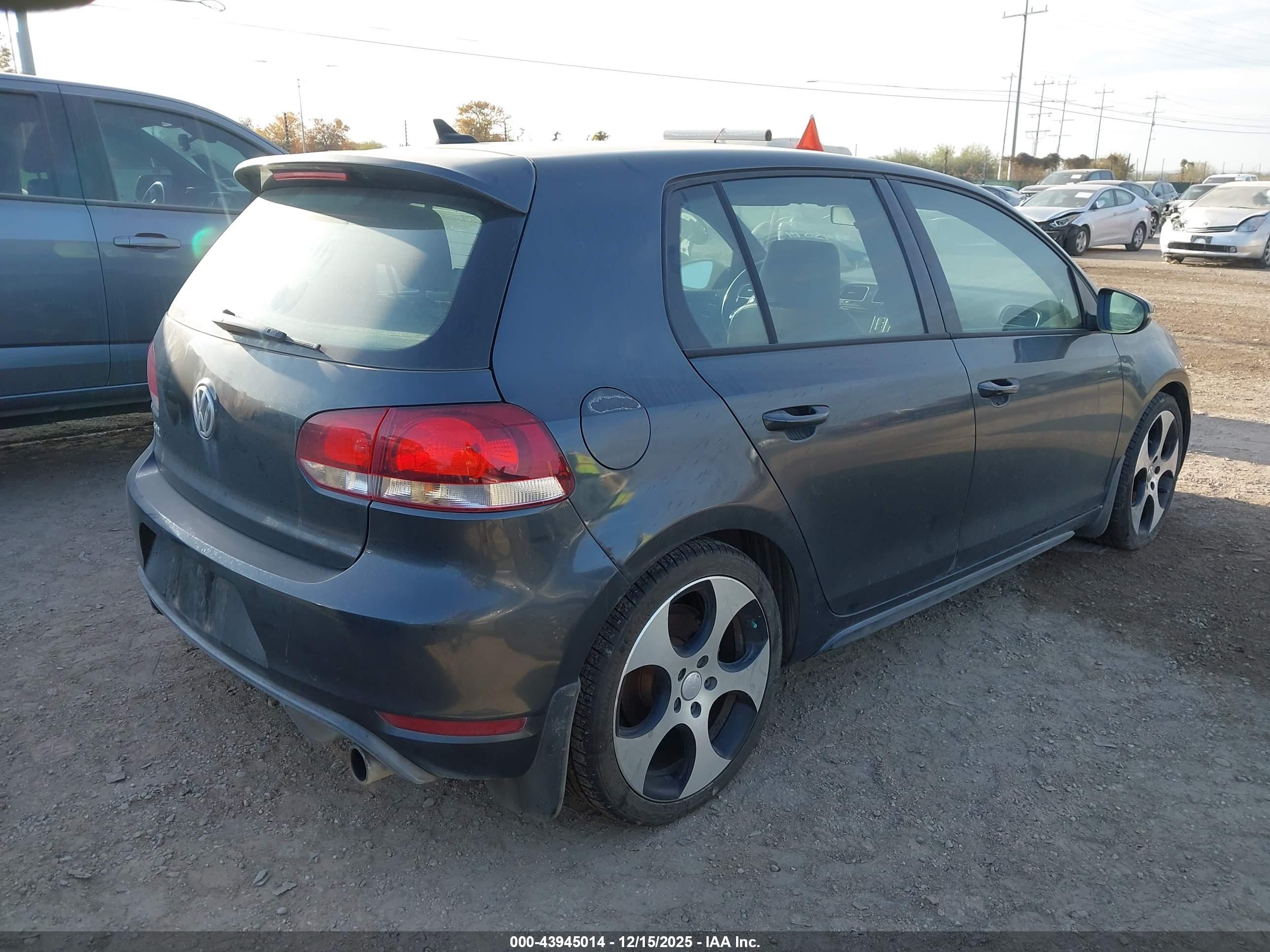 VOLKSWAGEN GTI image 4