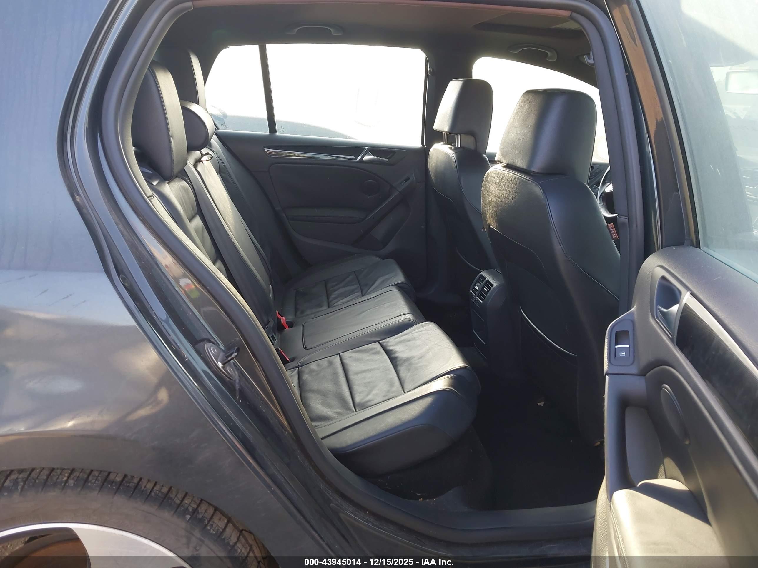 VOLKSWAGEN GTI image 8