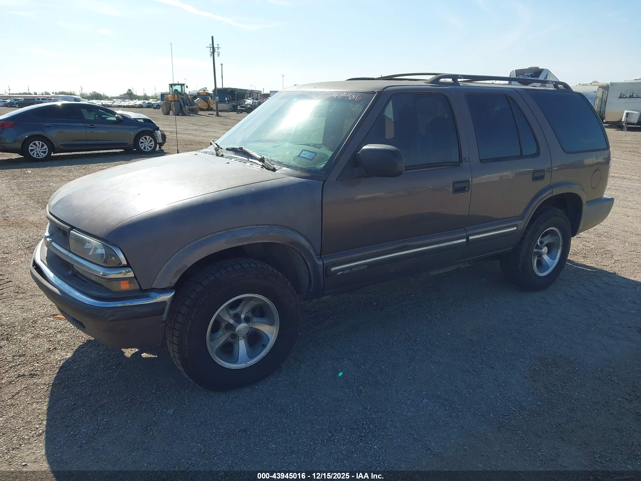 CHEVROLET BLAZER image 2