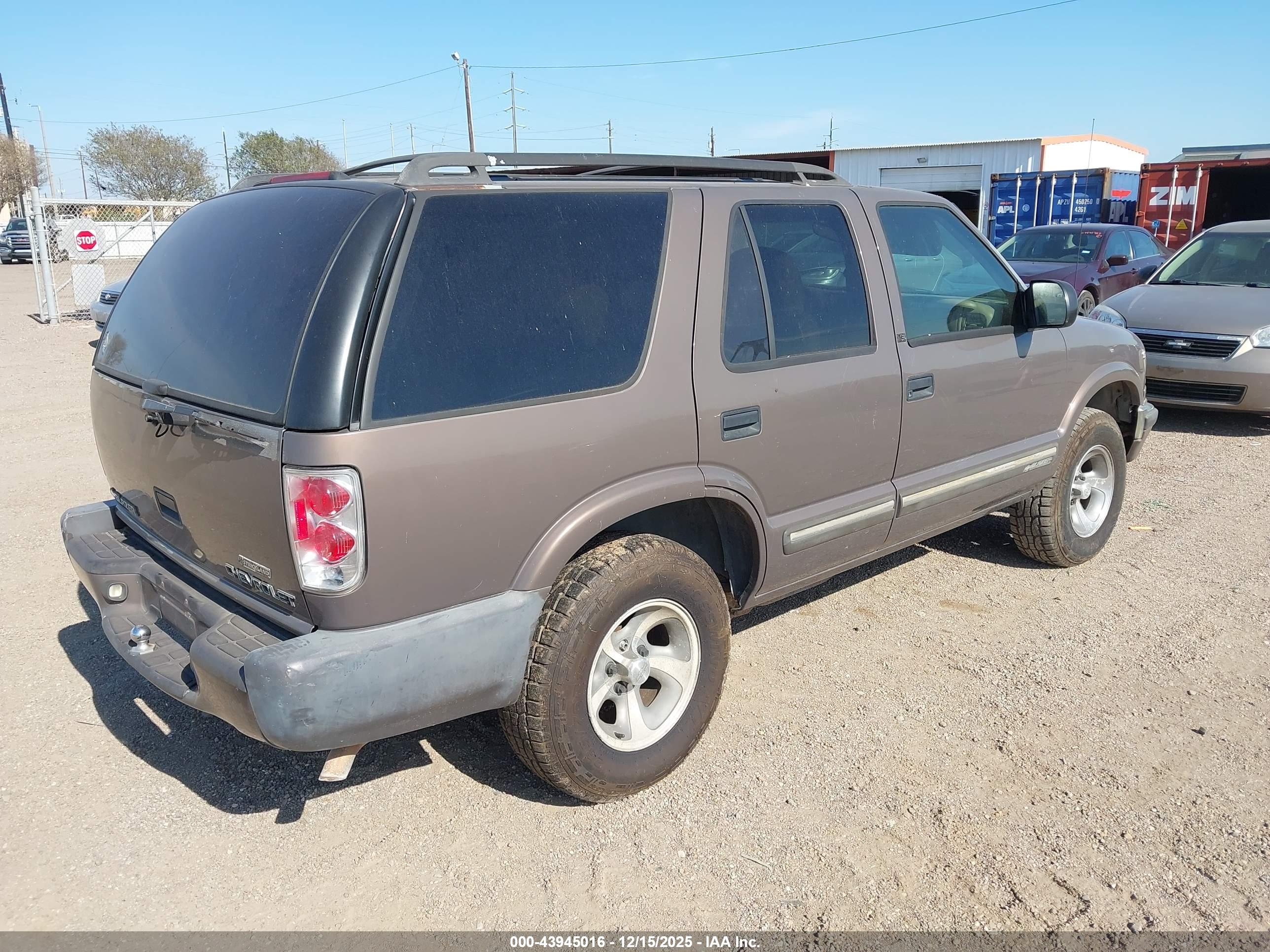CHEVROLET BLAZER image 4