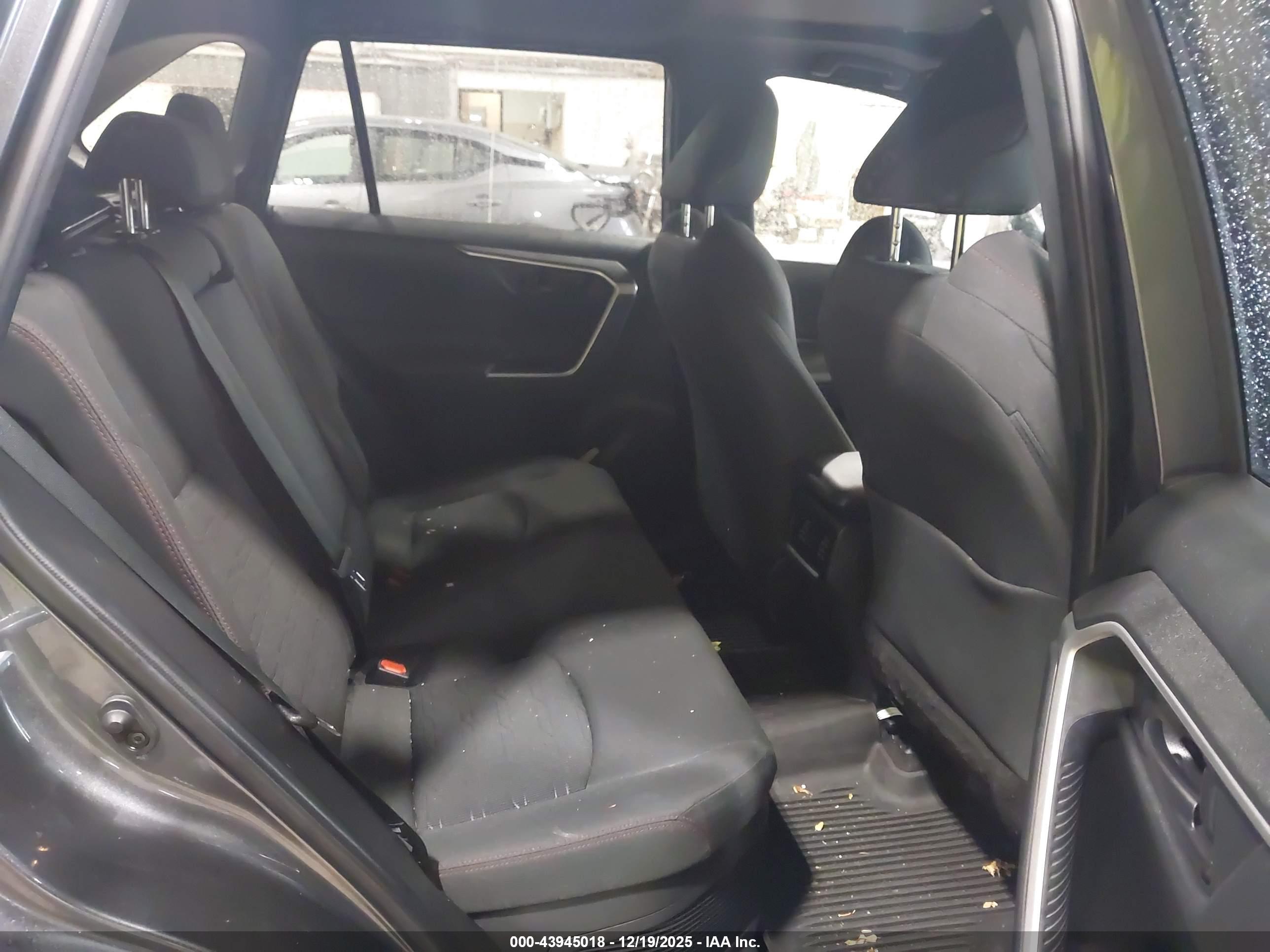 TOYOTA RAV4 image 8