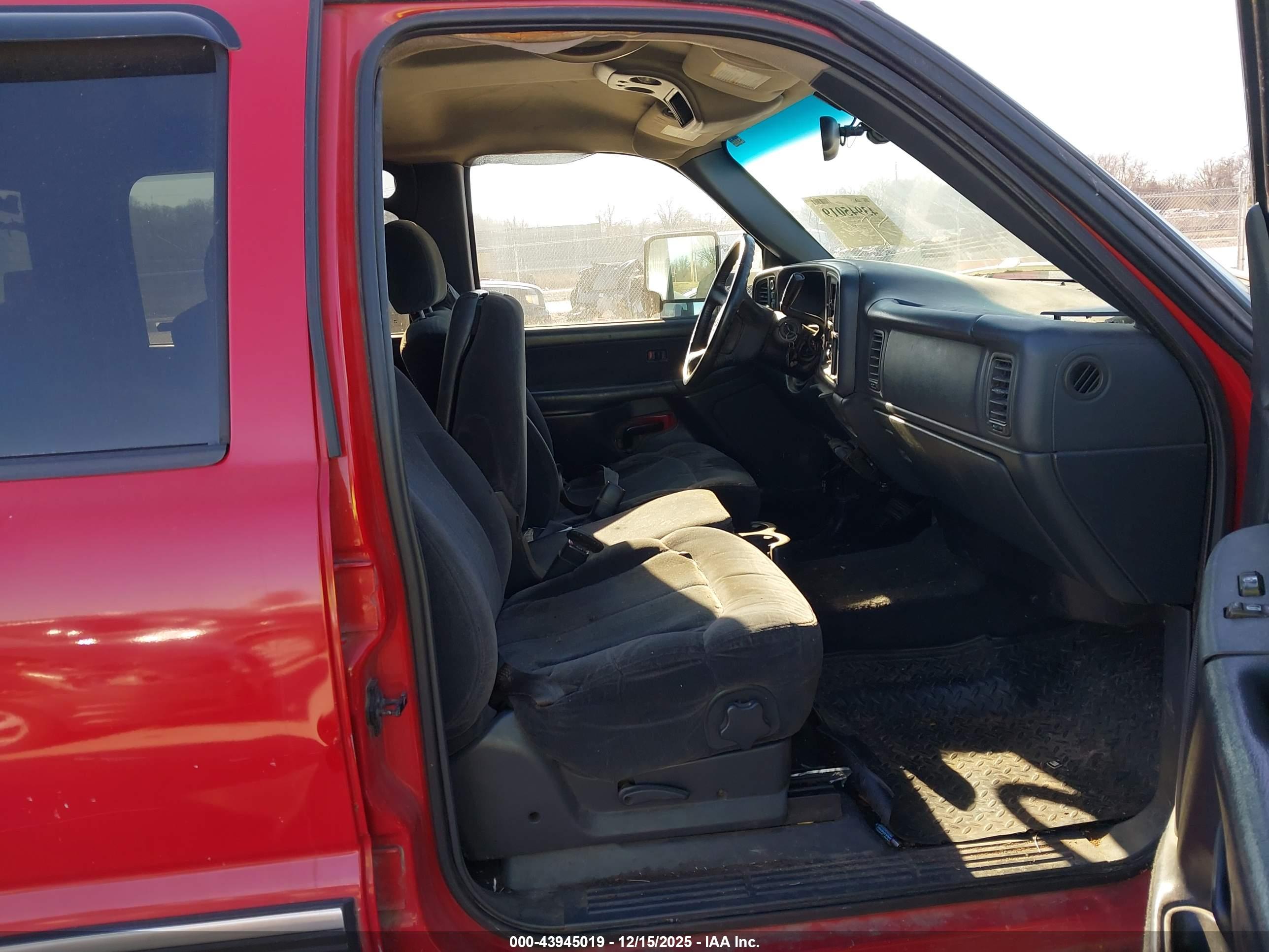 CHEVROLET SILVERADO image 5