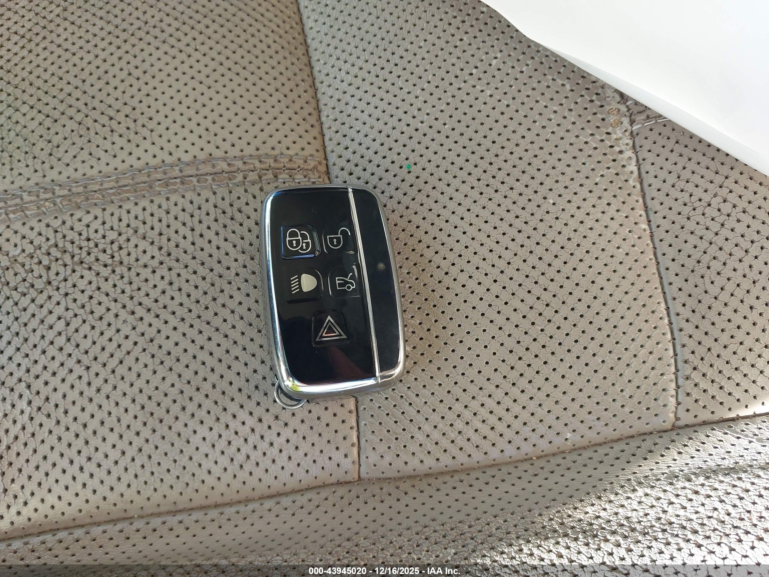 LAND ROVER image 11