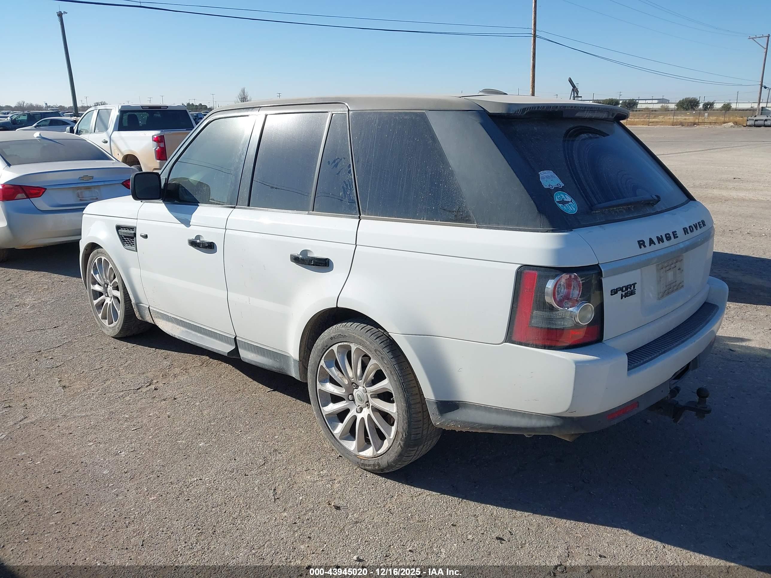 LAND ROVER image 3