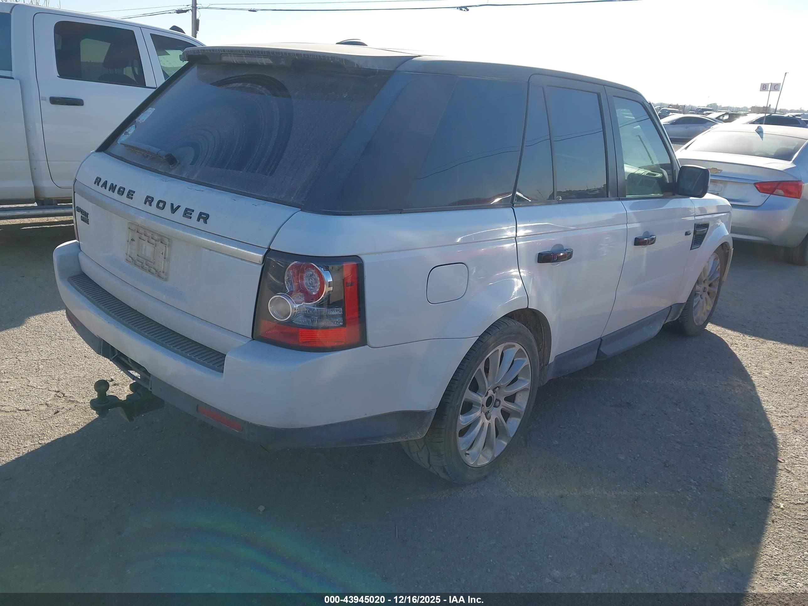 LAND ROVER image 4