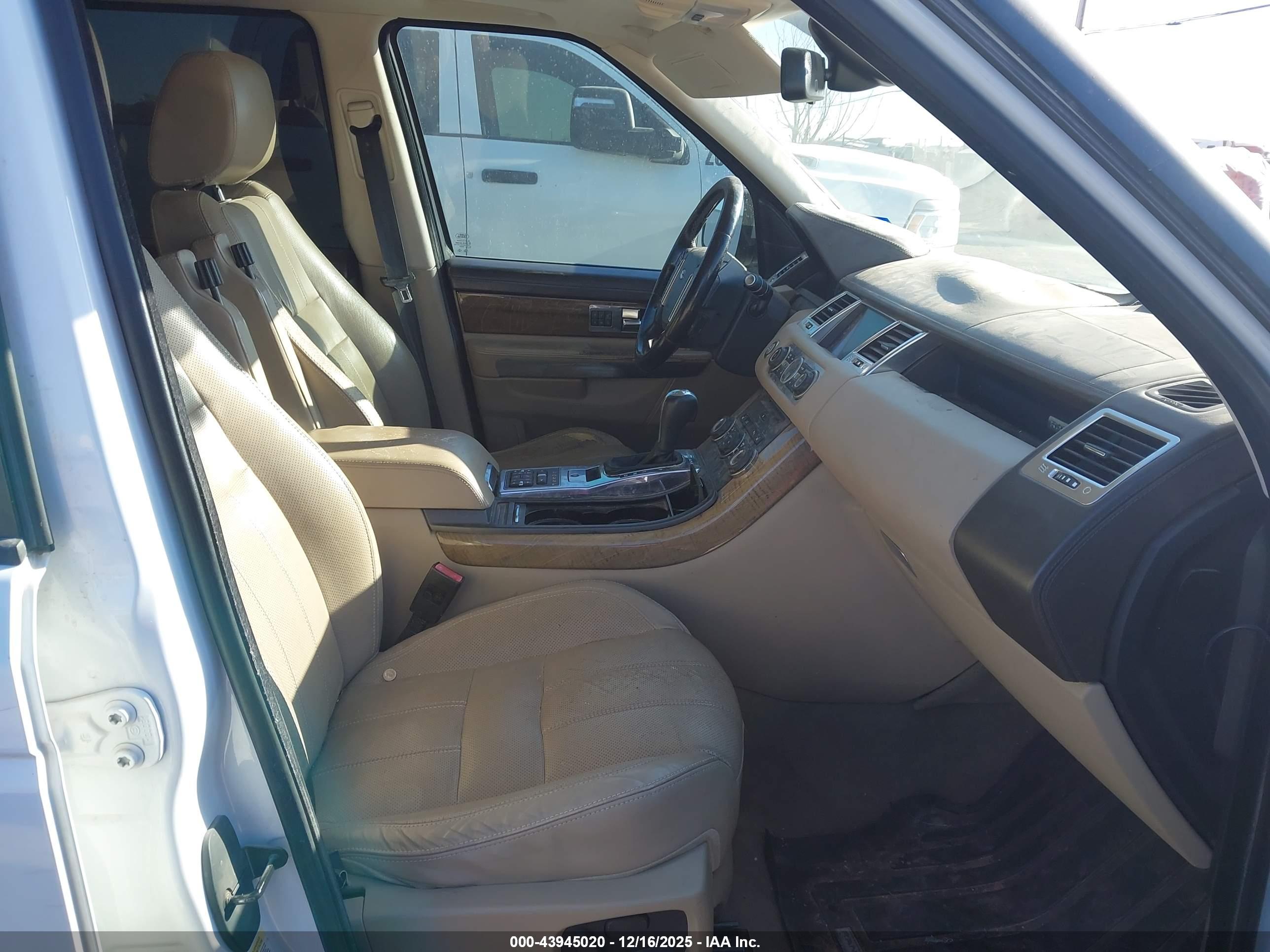 LAND ROVER image 5