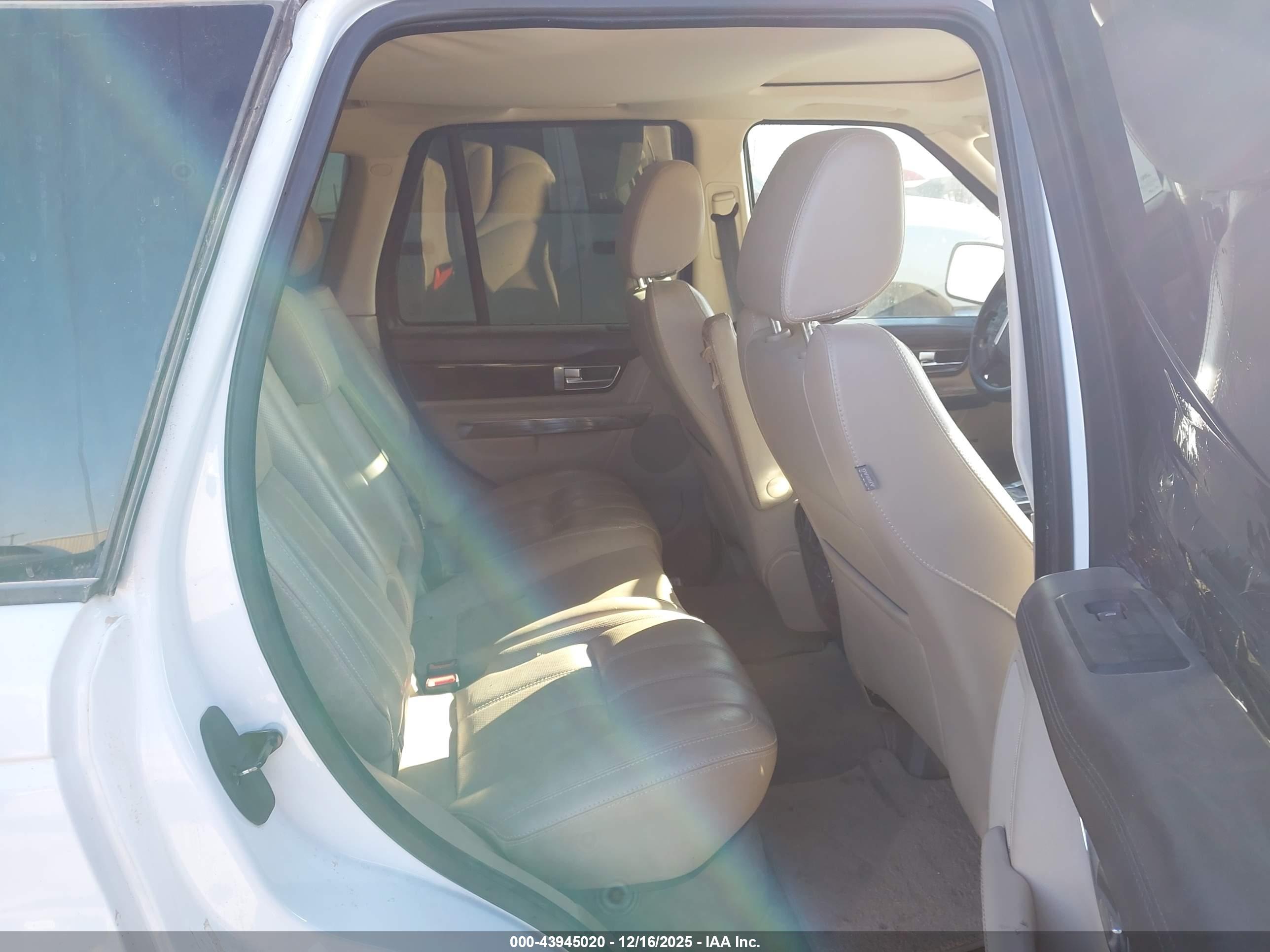 LAND ROVER image 8