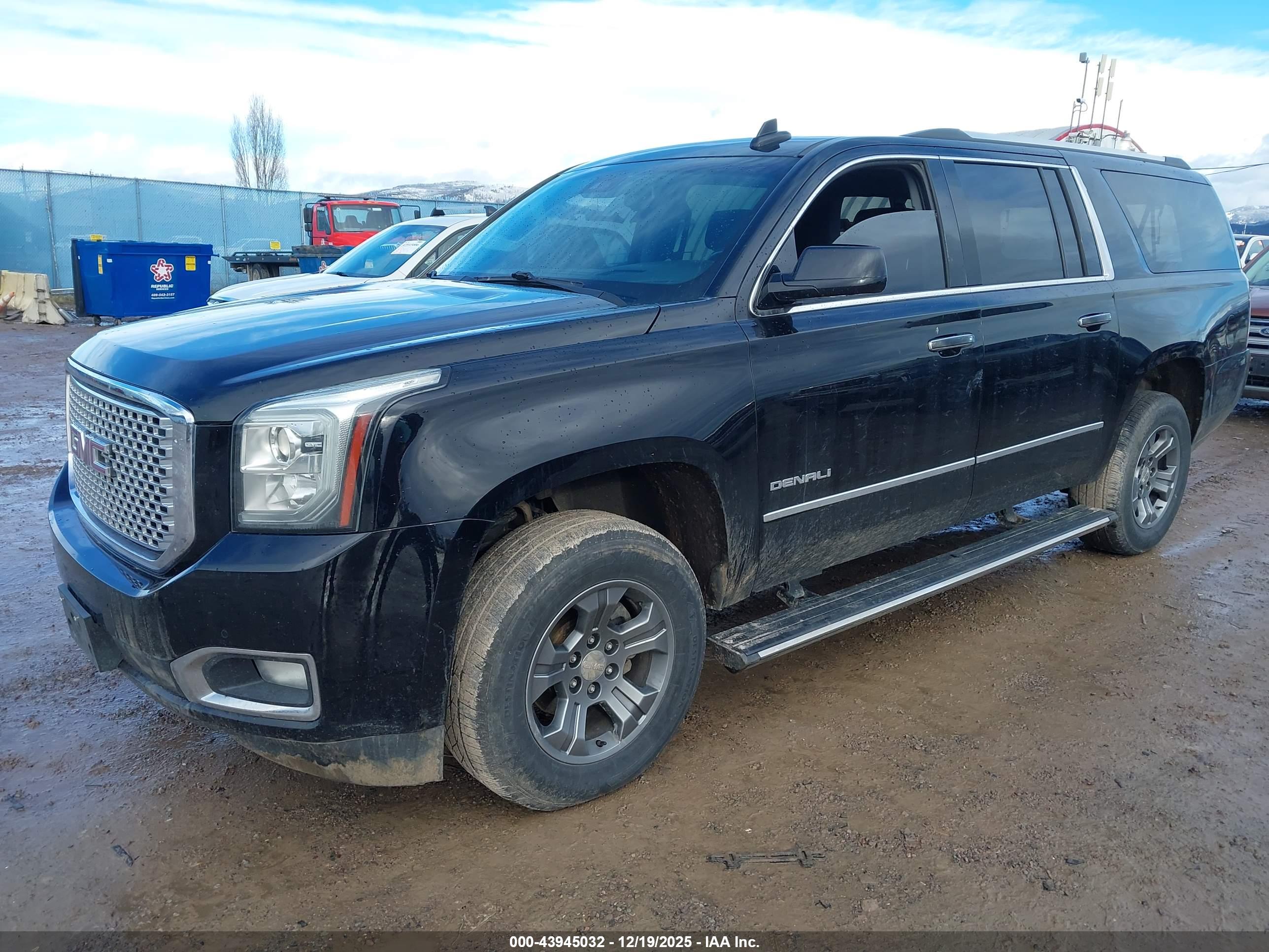 GMC YUKON image 2