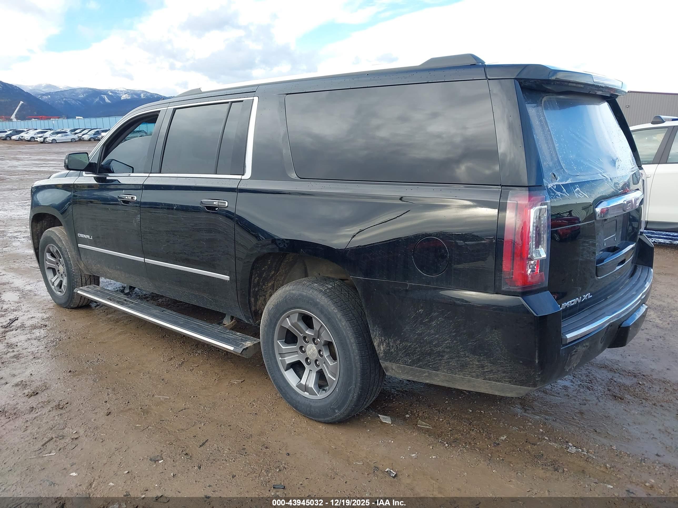GMC YUKON image 3