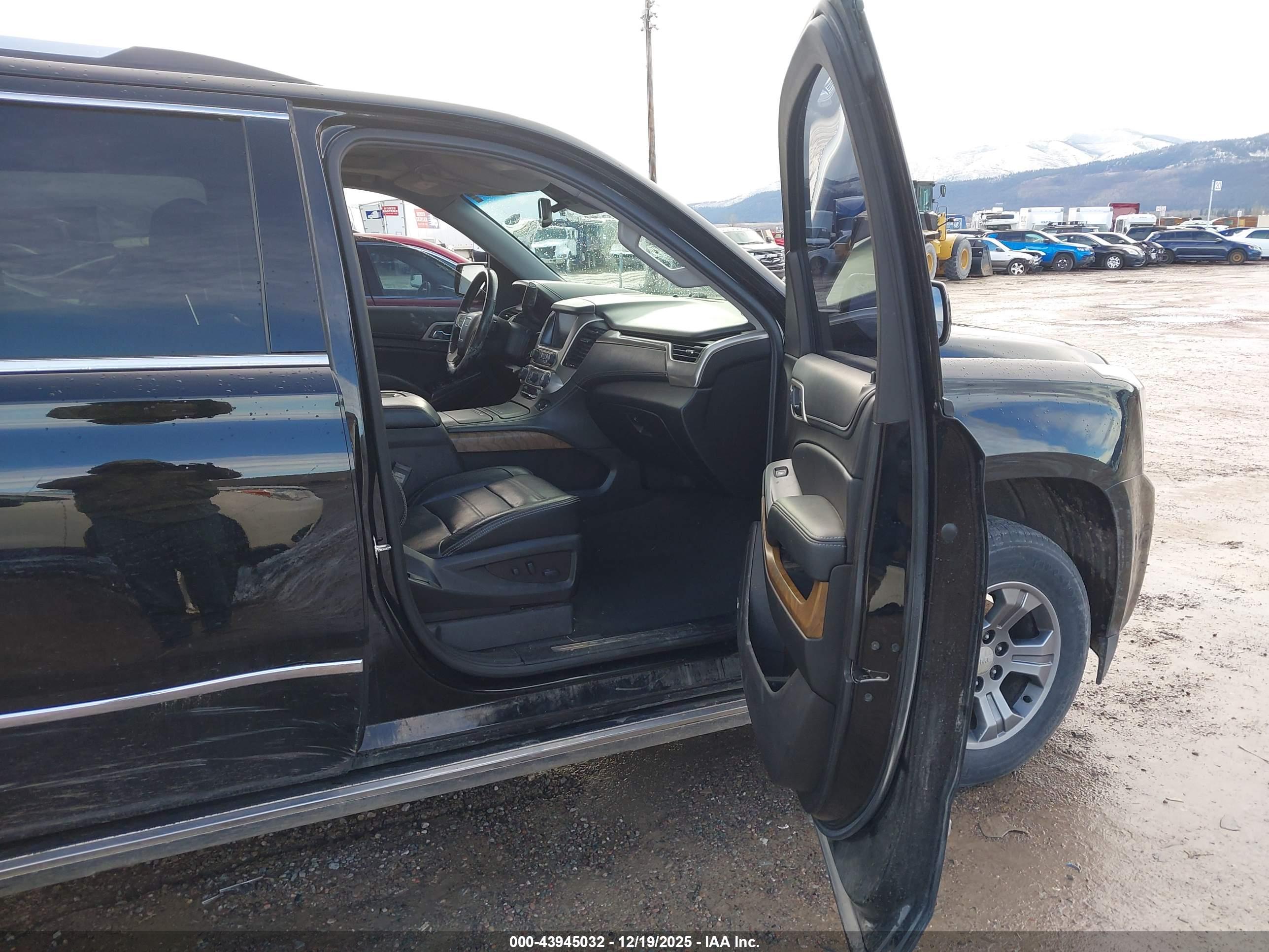 GMC YUKON image 5