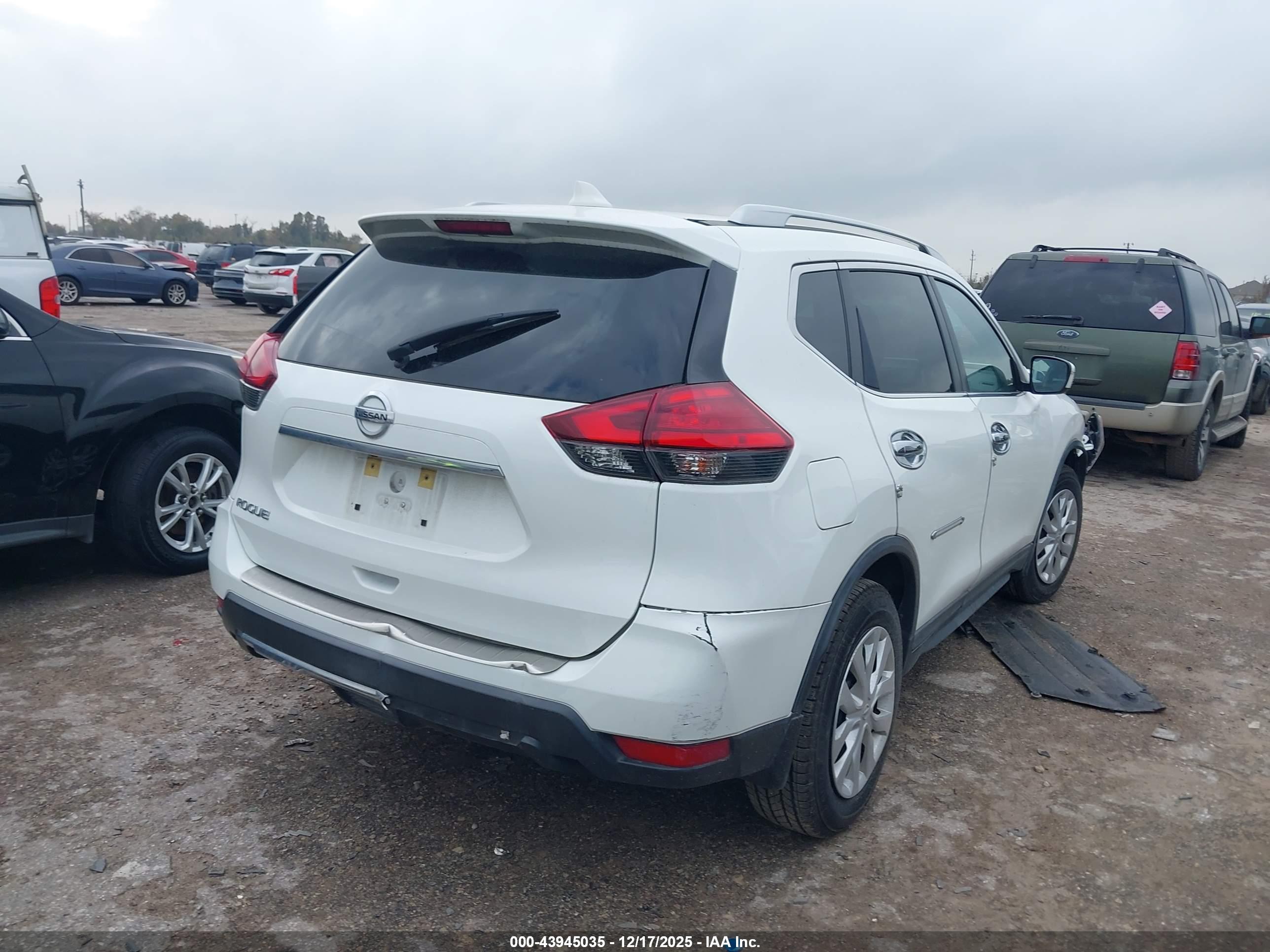 NISSAN ROGUE image 4