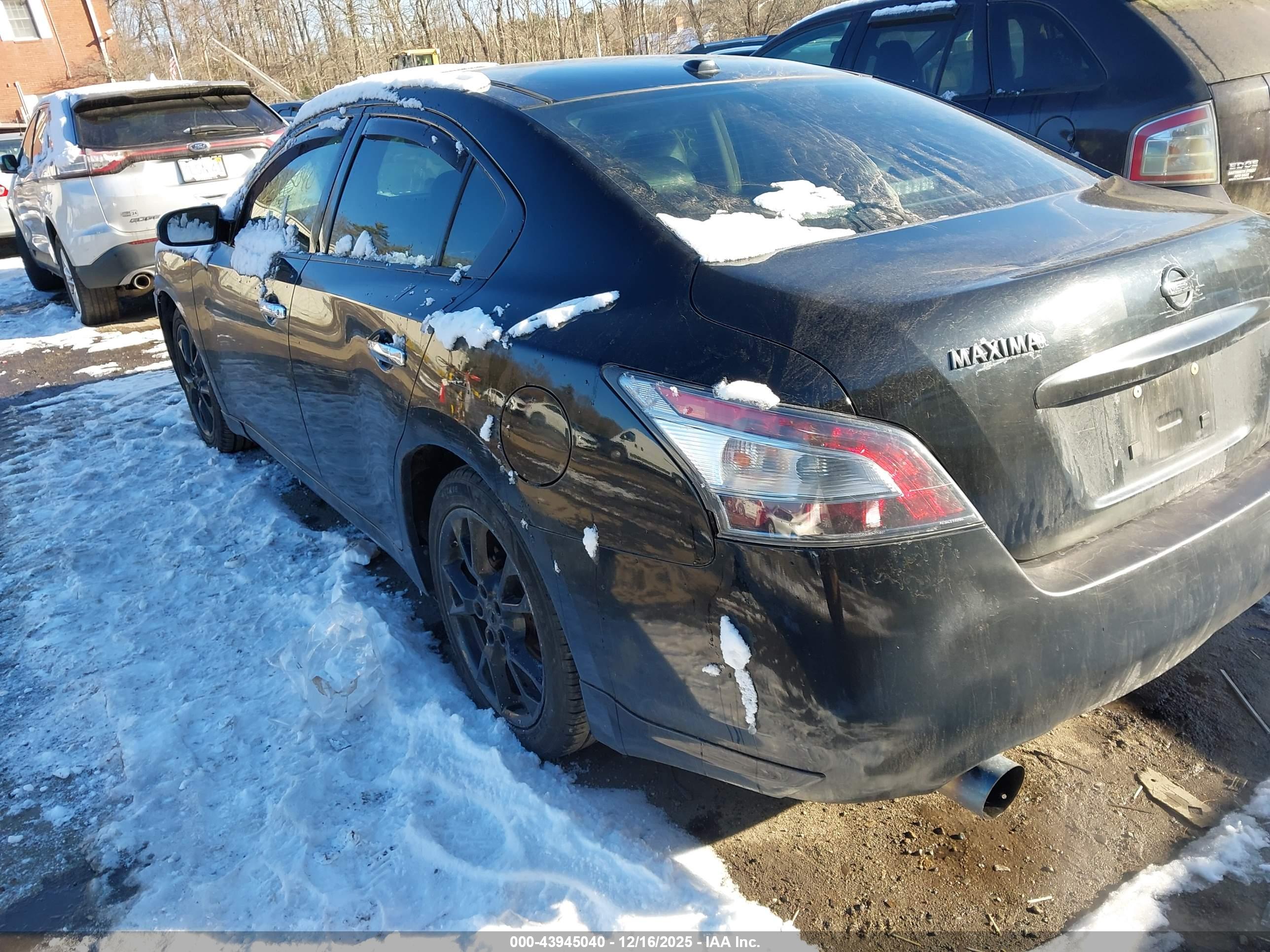 NISSAN MAXIMA image 3
