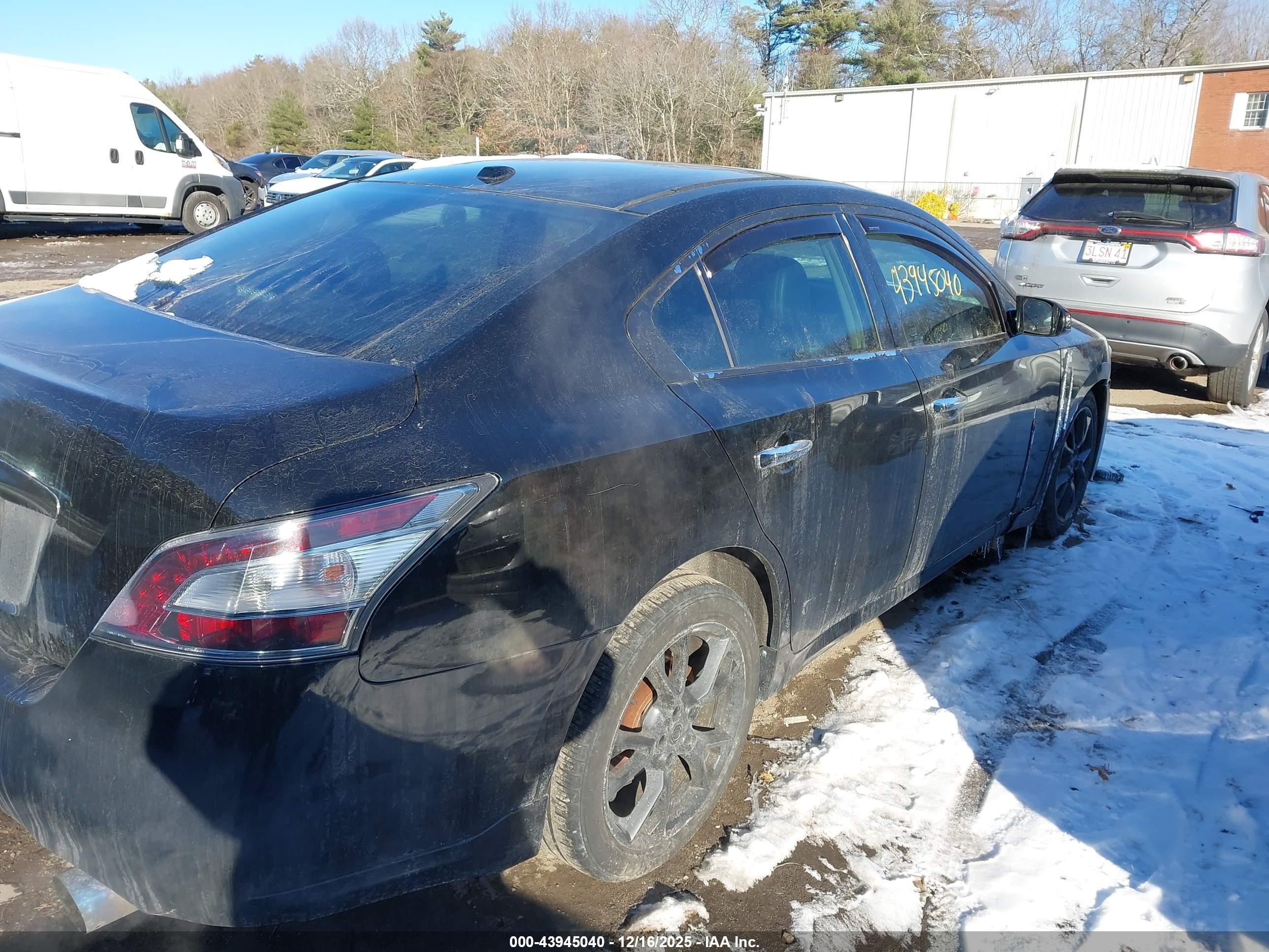 NISSAN MAXIMA image 4