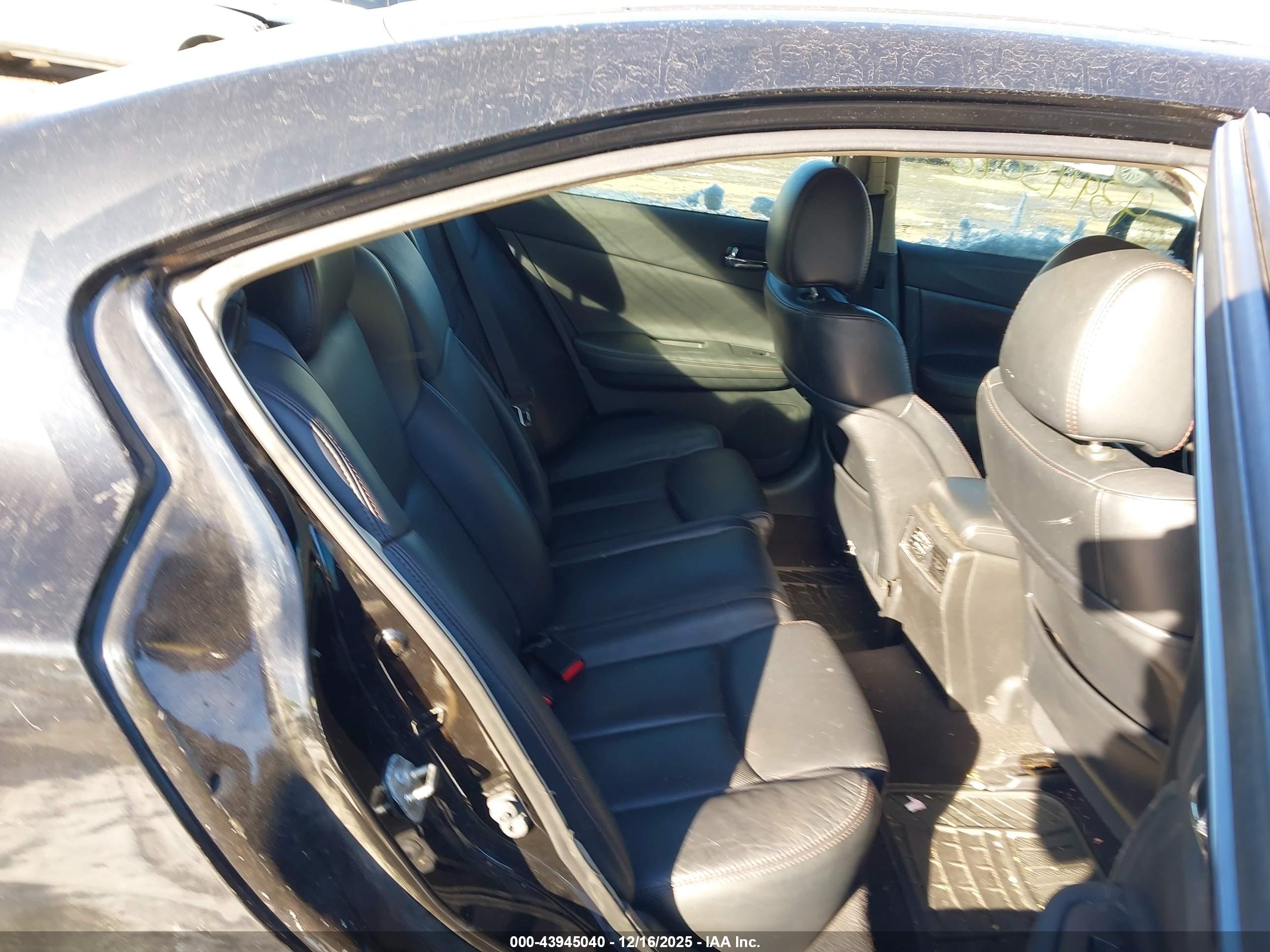 NISSAN MAXIMA image 8
