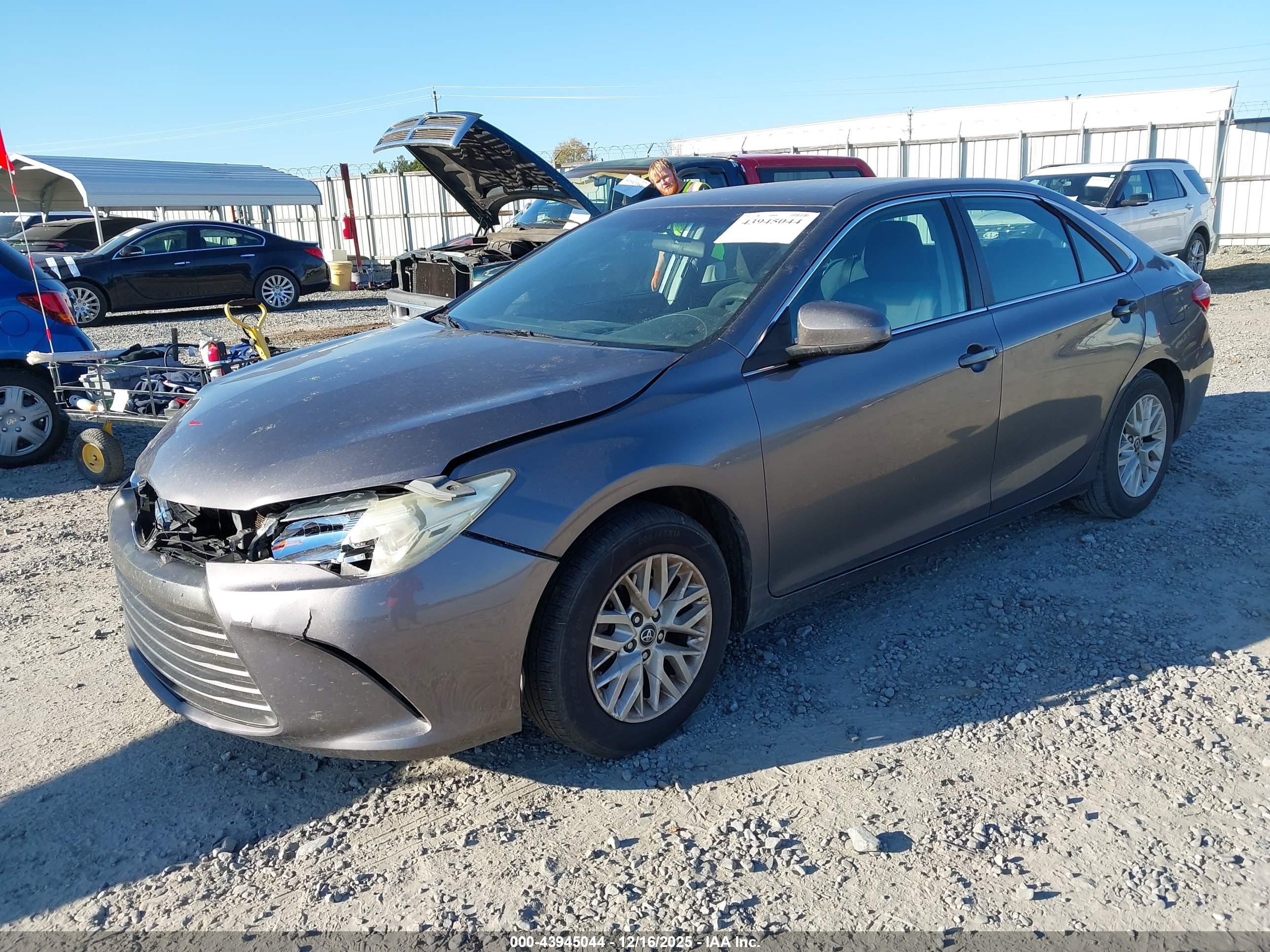 TOYOTA CAMRY image 2