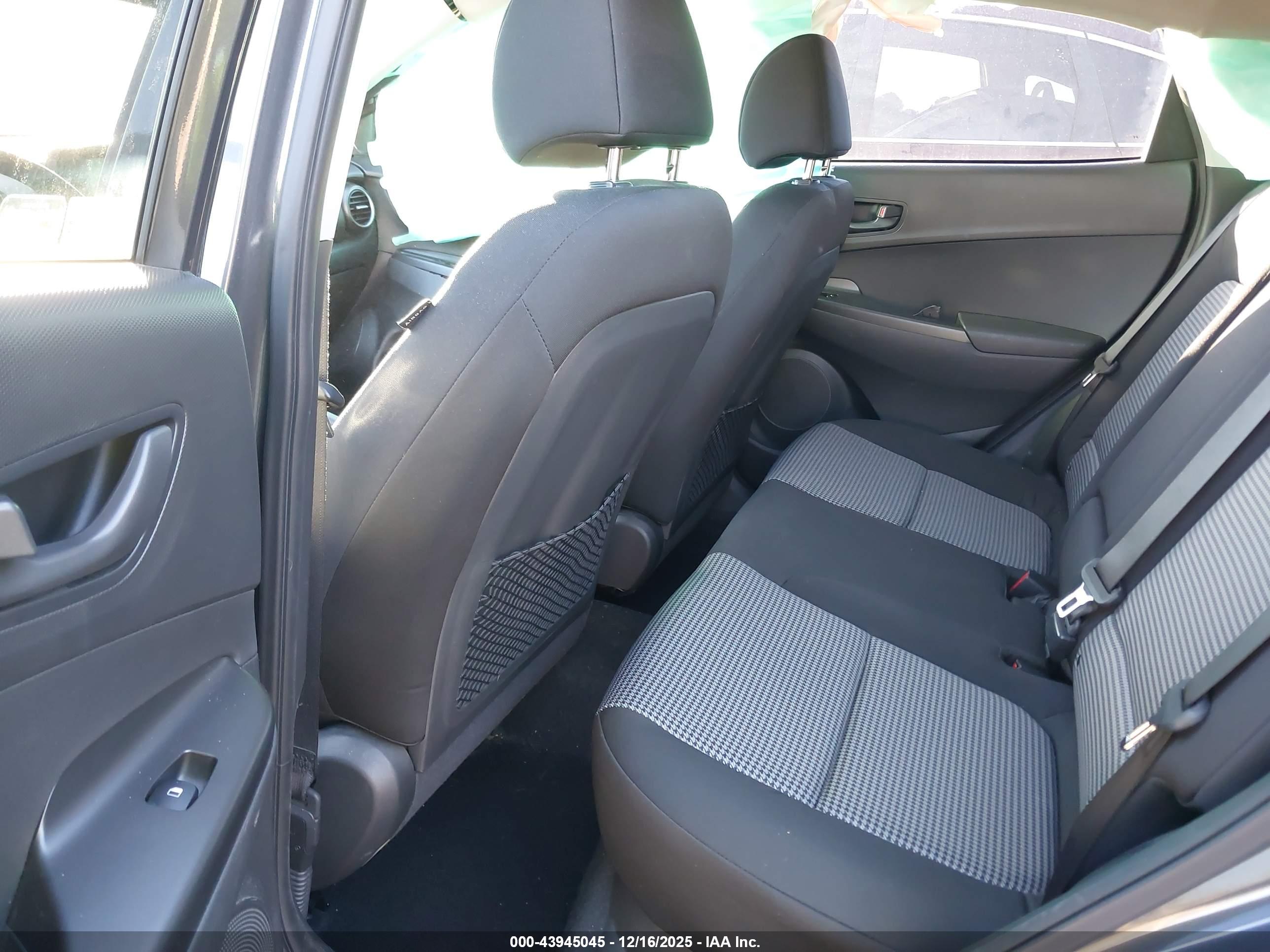 HYUNDAI KONA image 8