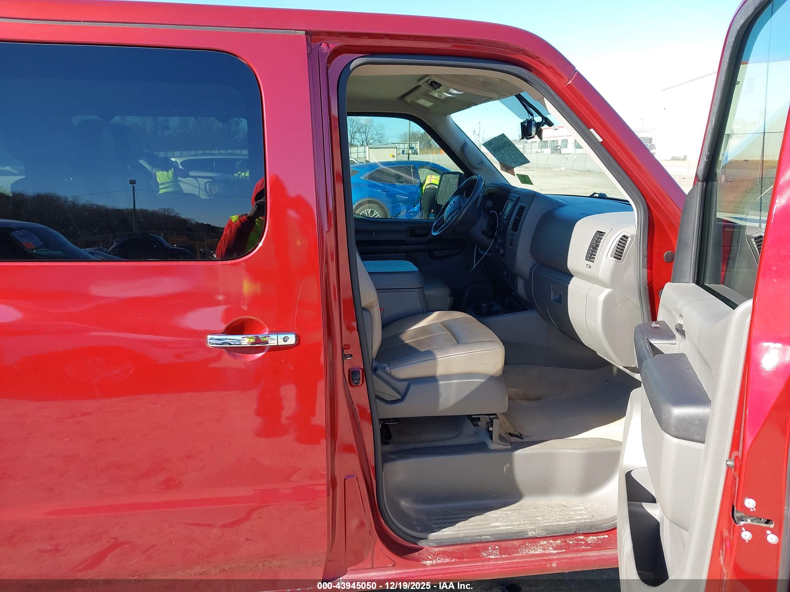 NISSAN NV image 5