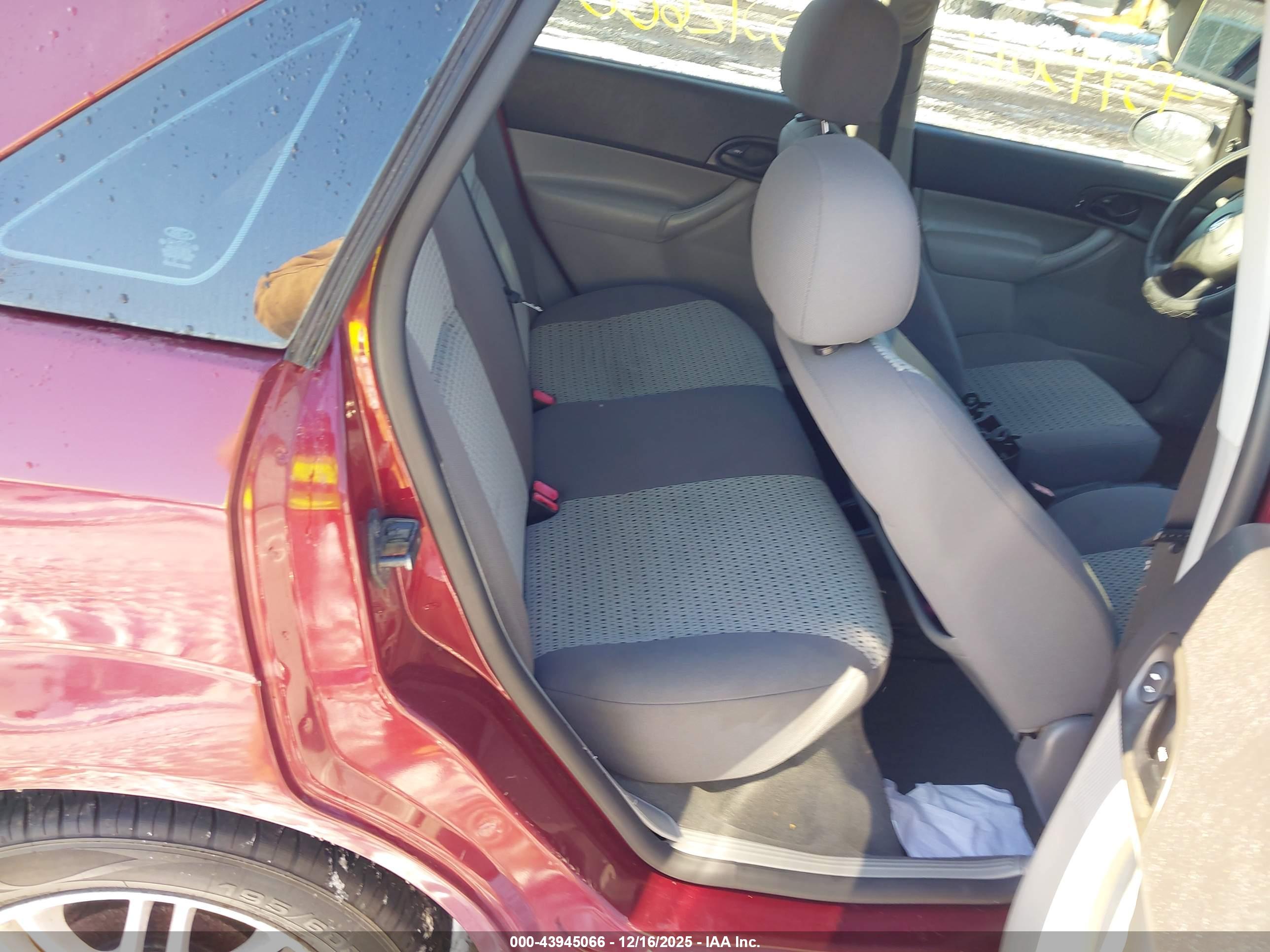 FORD FOCUS image 8