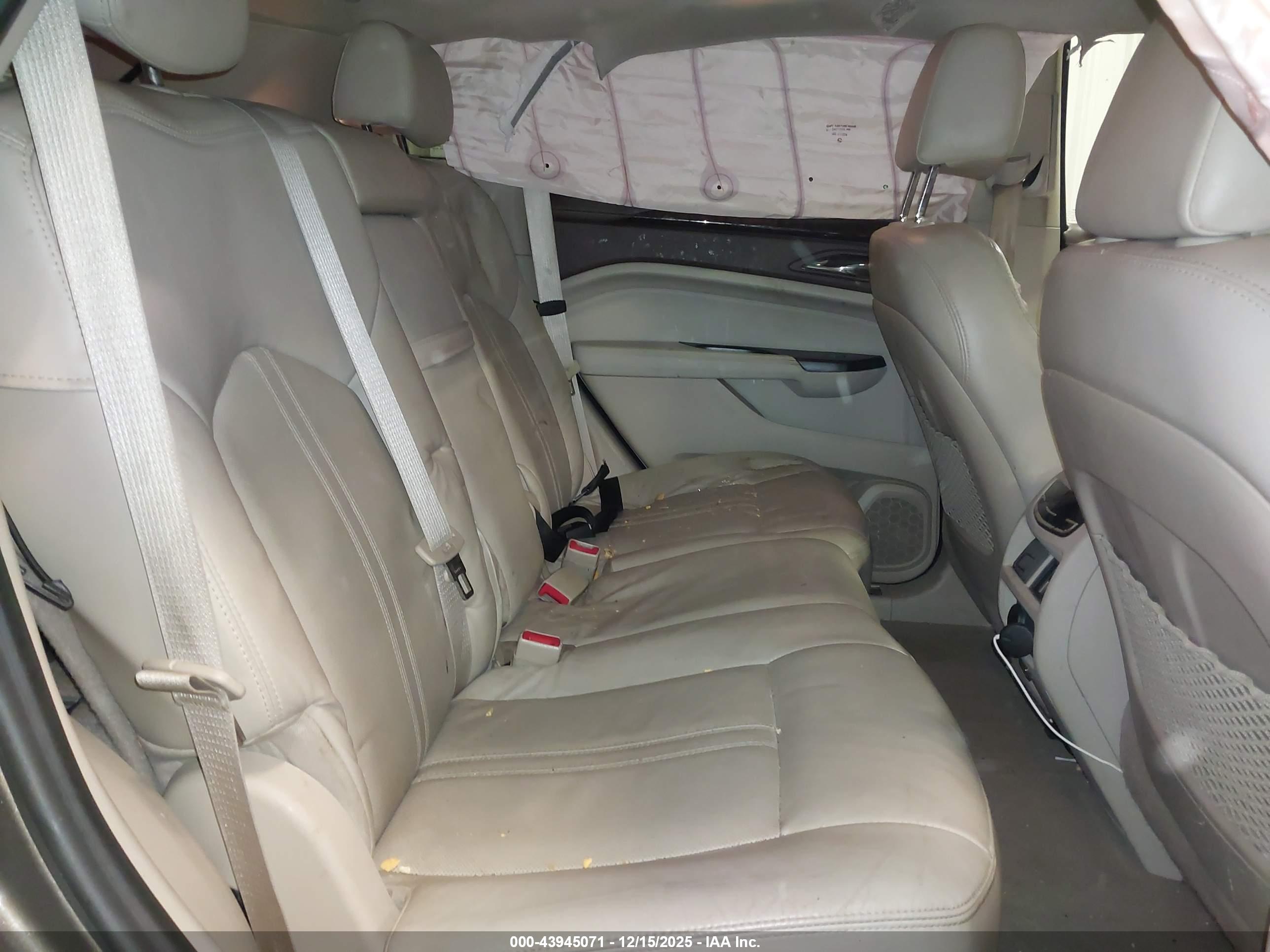 CADILLAC SRX image 8