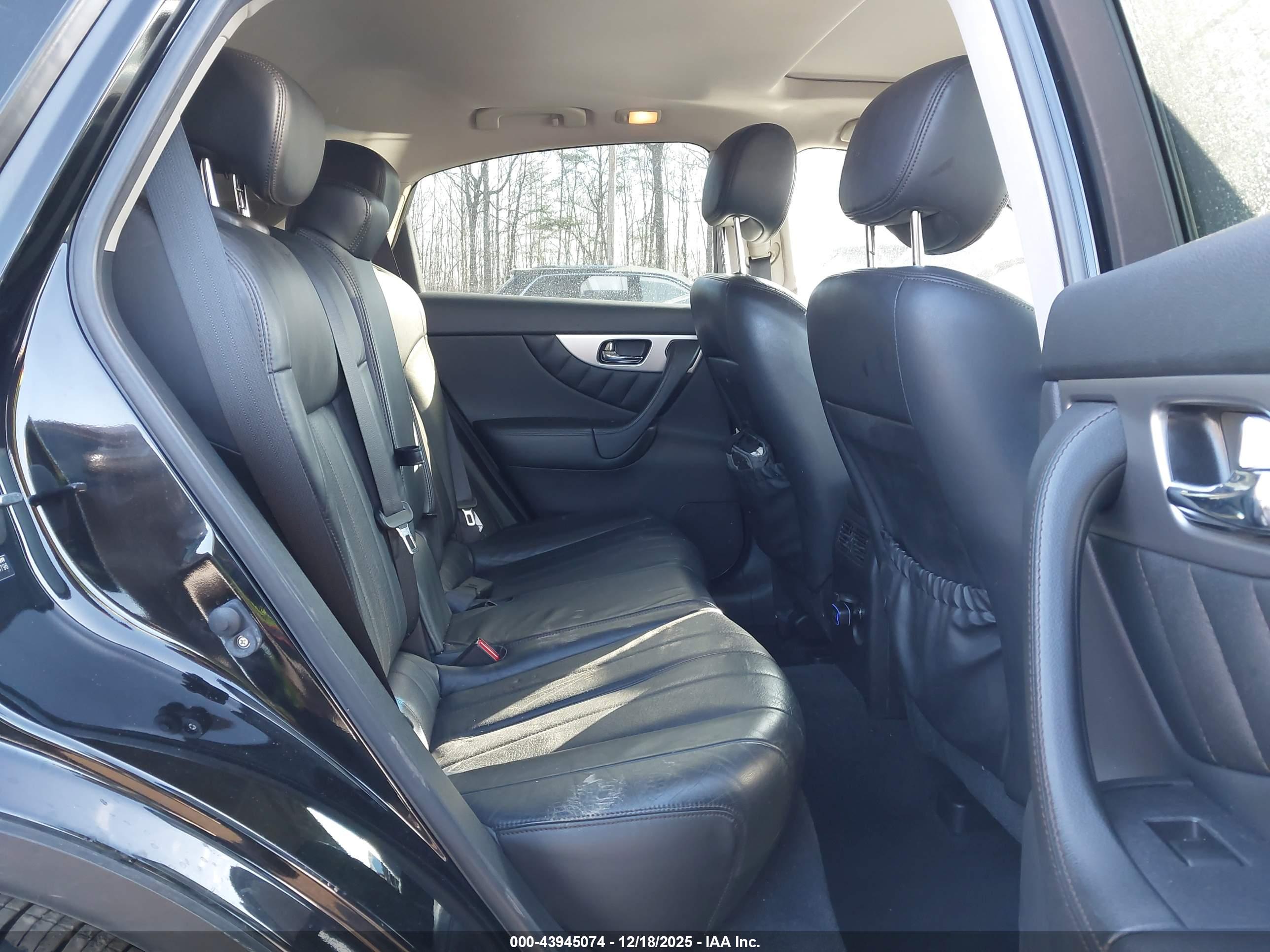 INFINITI FX35 image 8