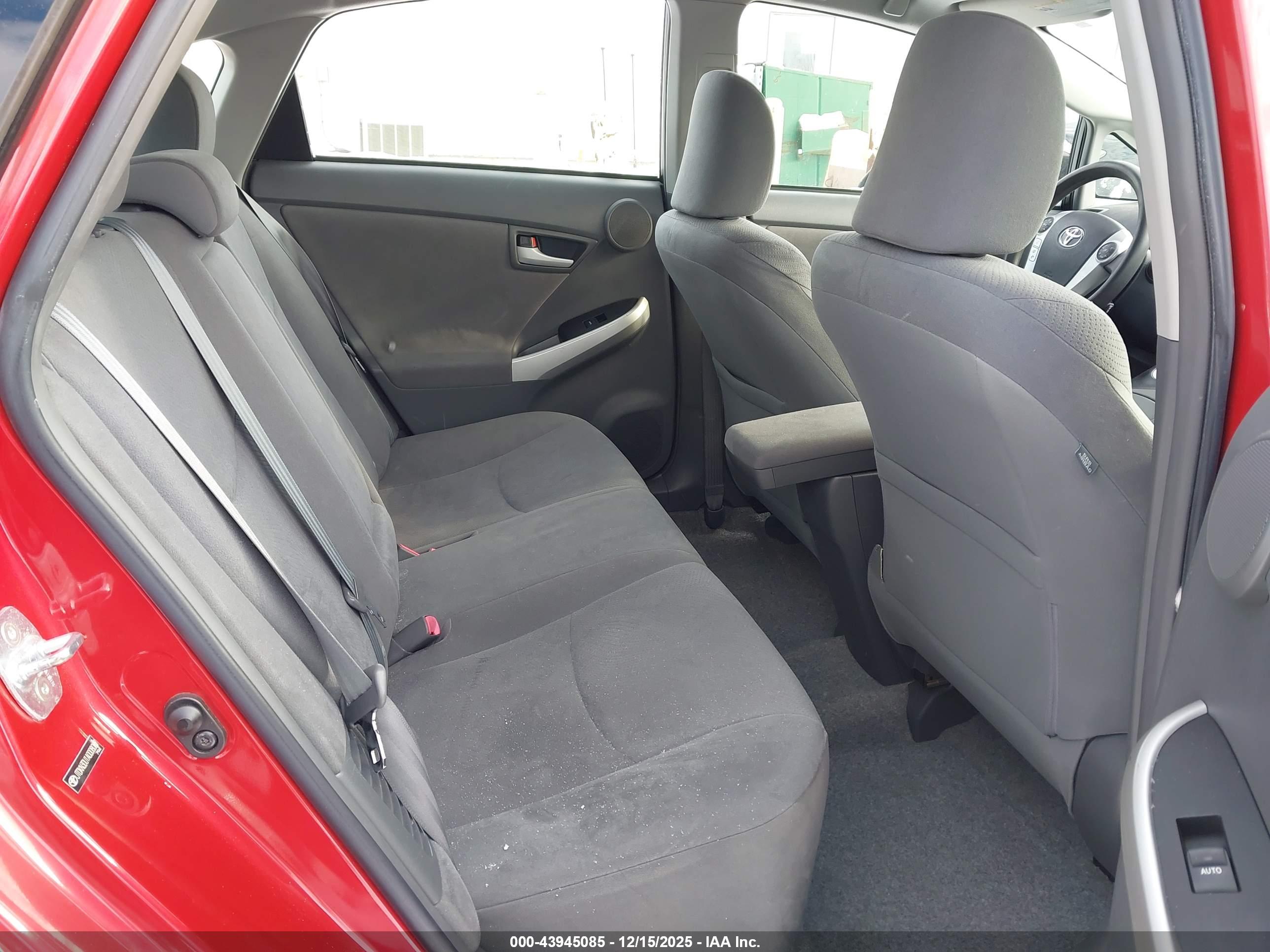 TOYOTA PRIUS image 8