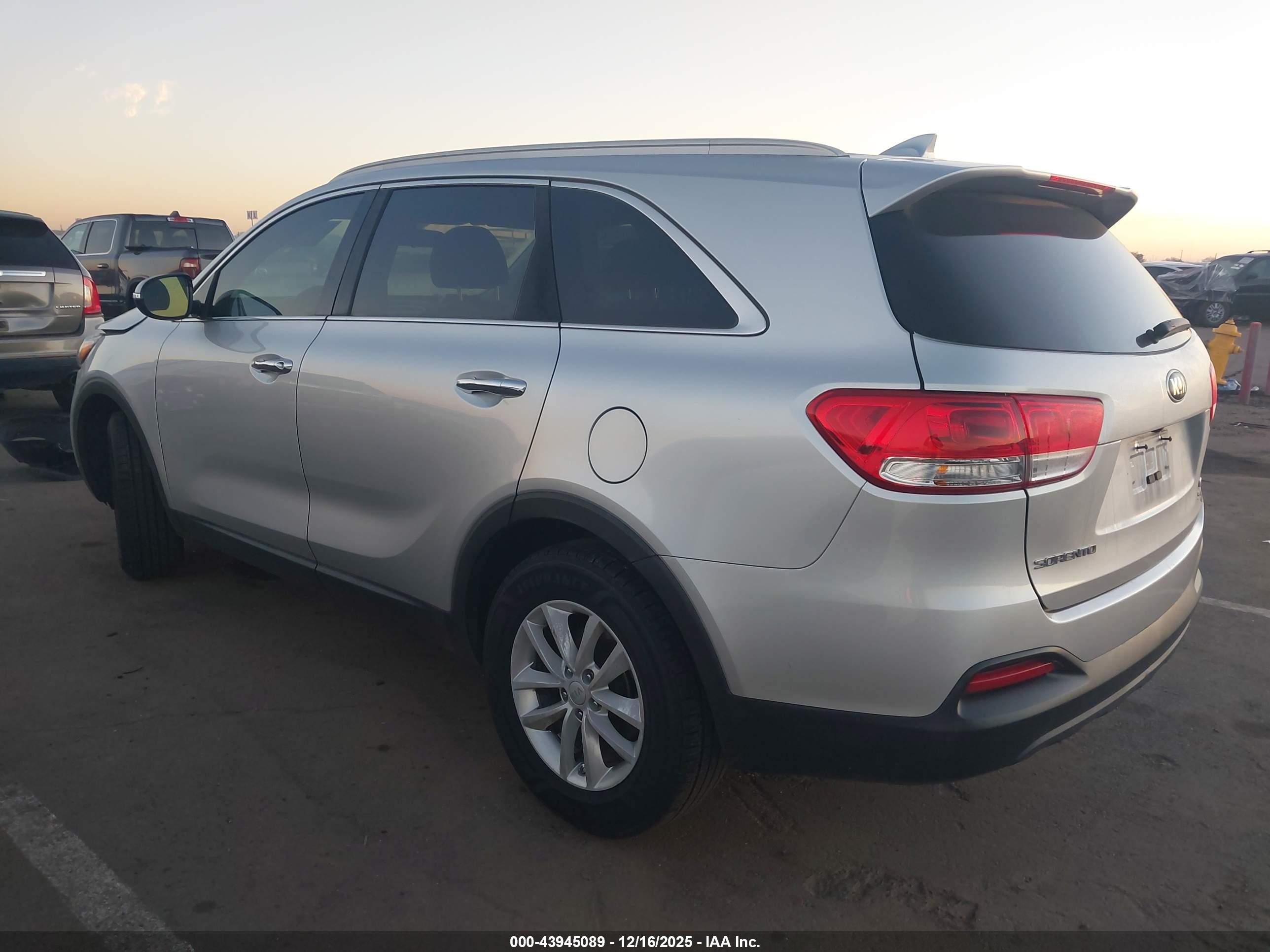 KIA SORENTO image 3