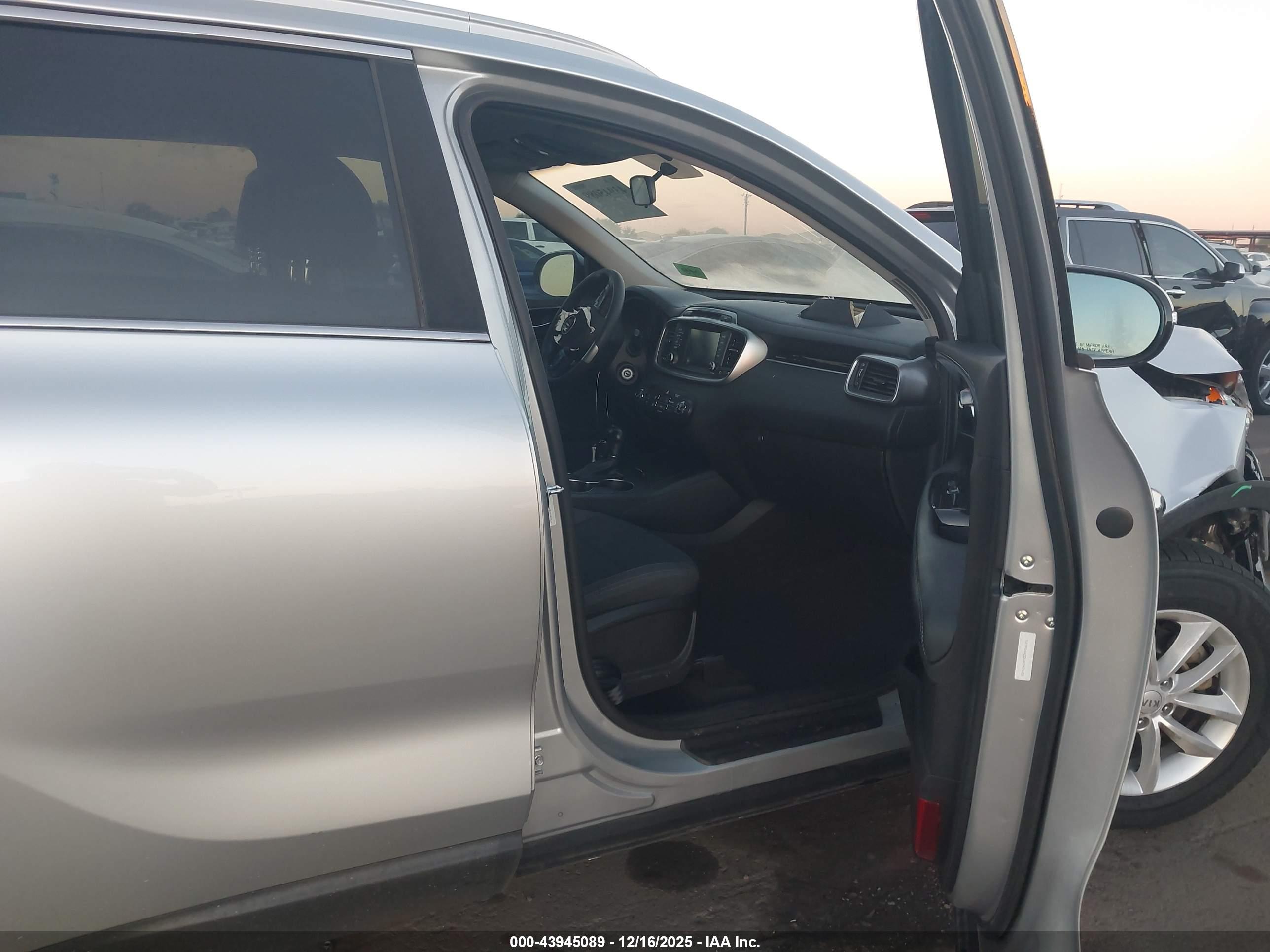 KIA SORENTO image 5