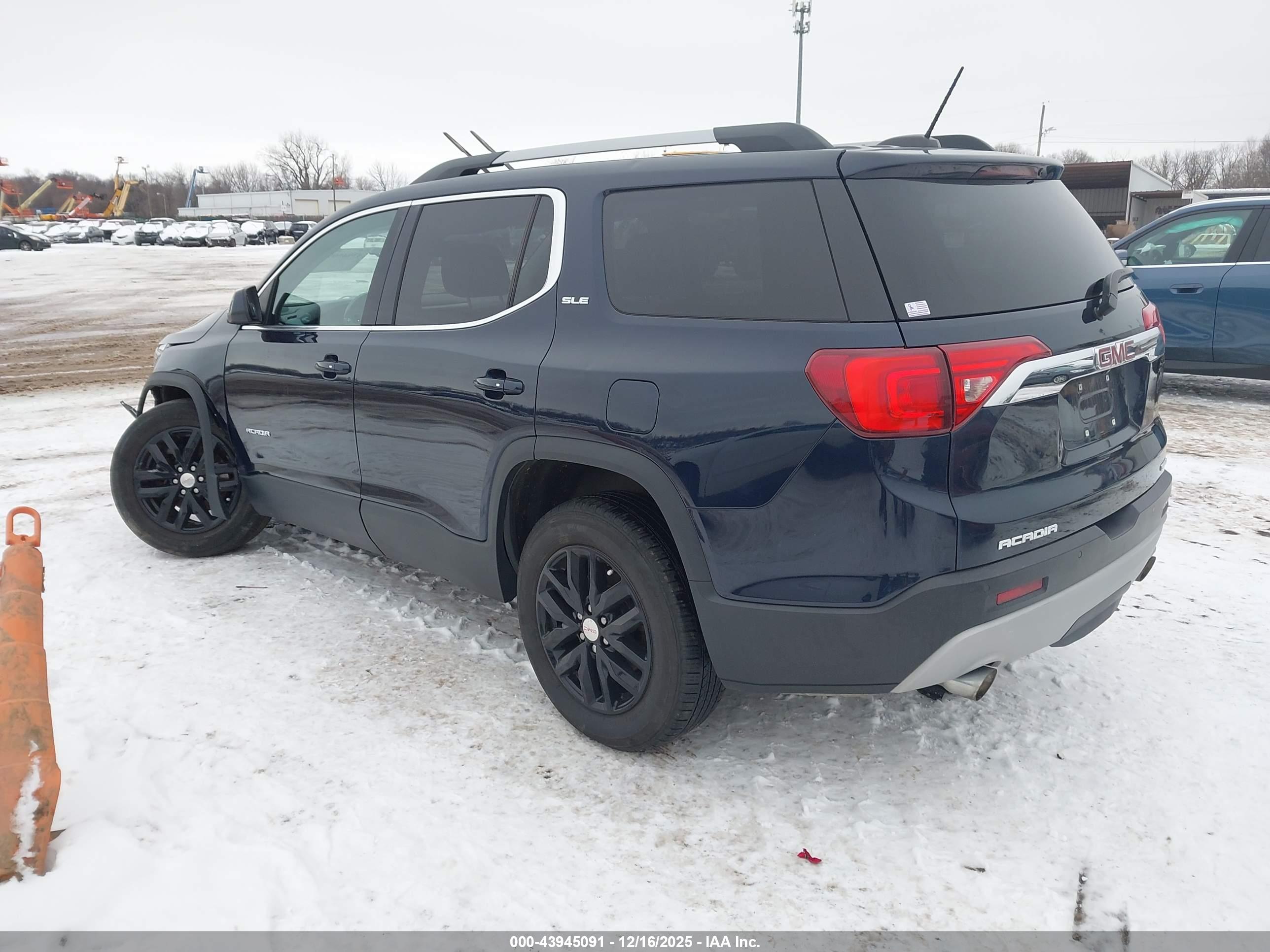 GMC ACADIA image 3