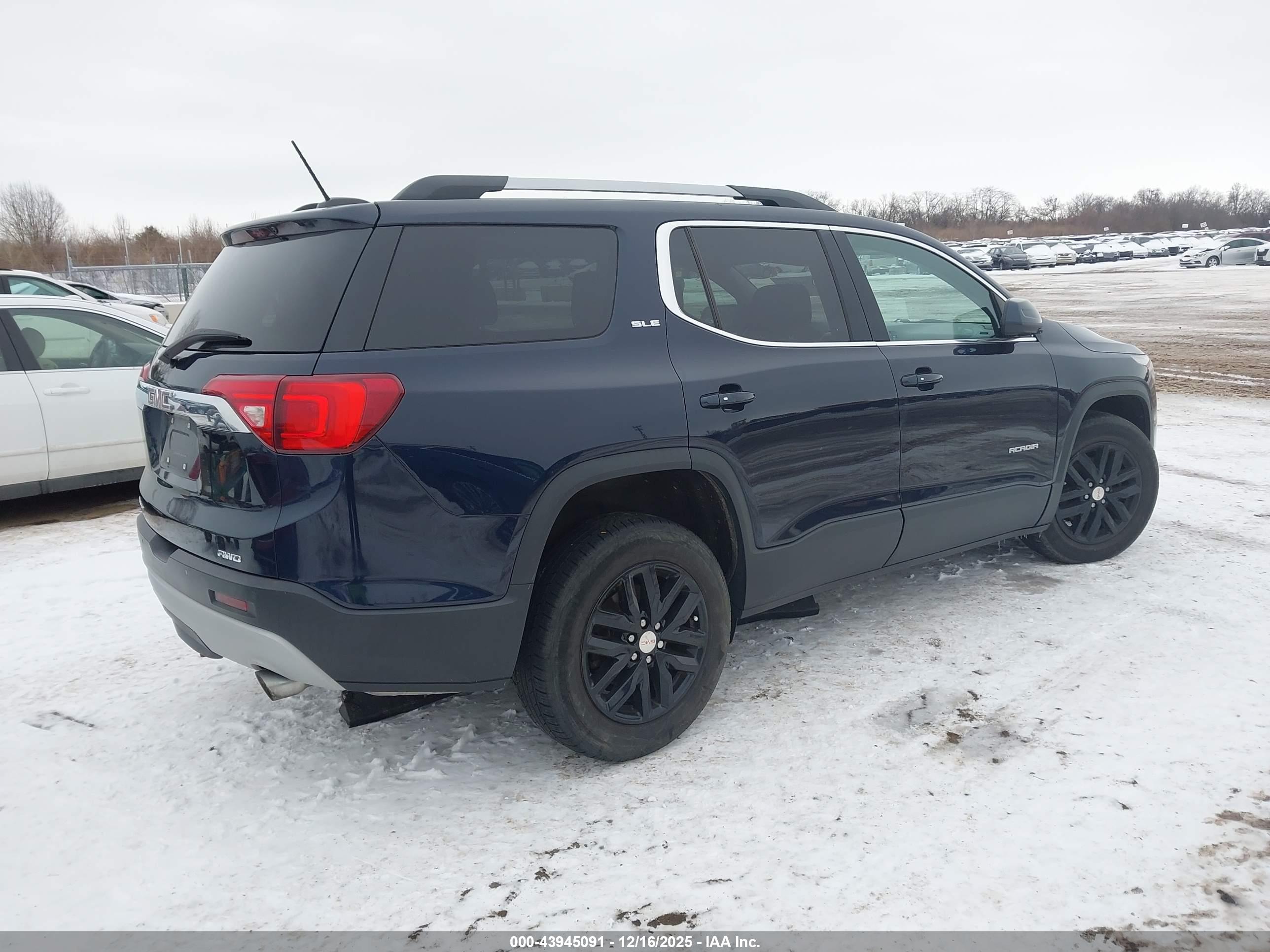 GMC ACADIA image 4