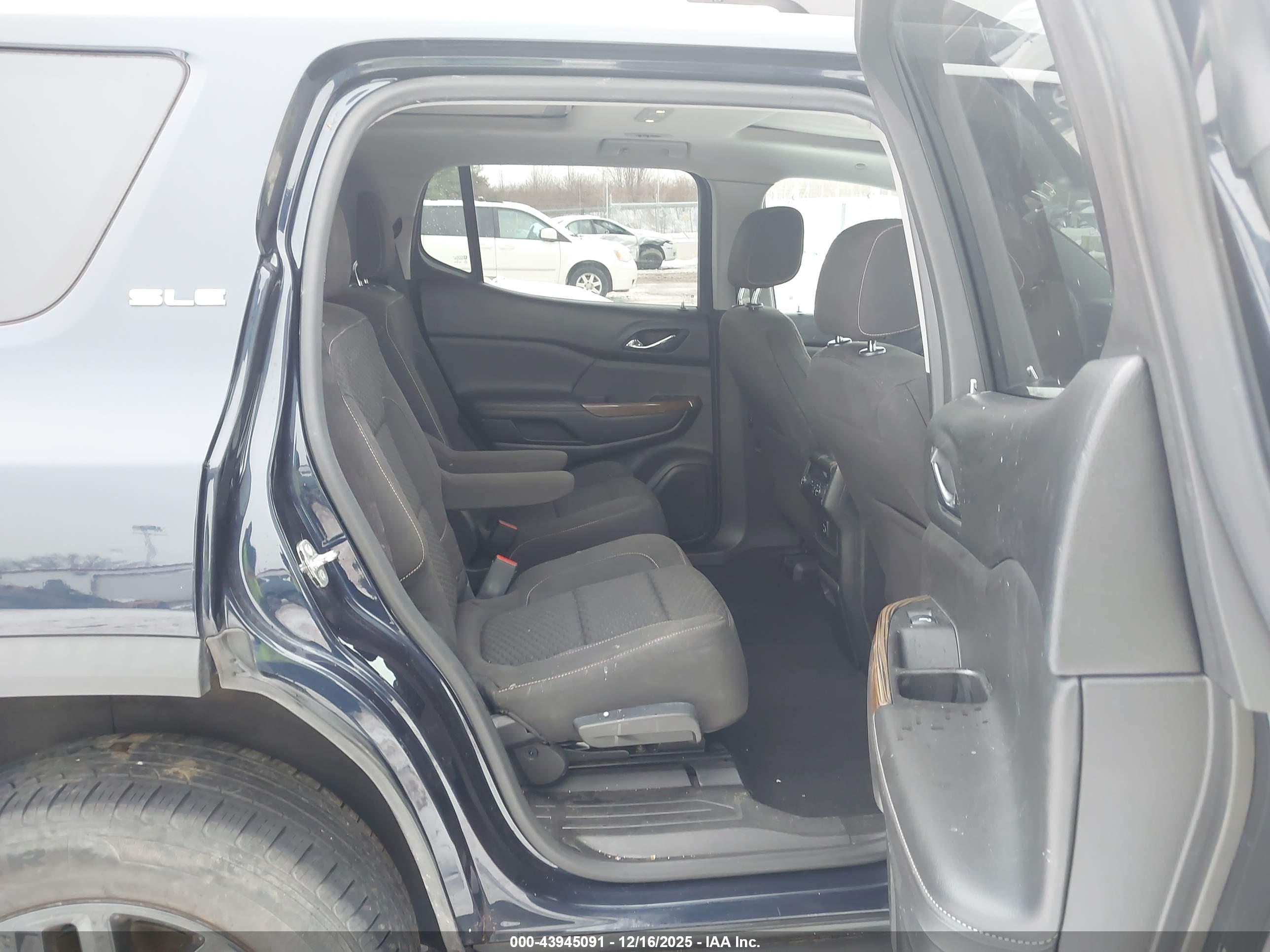 GMC ACADIA image 8