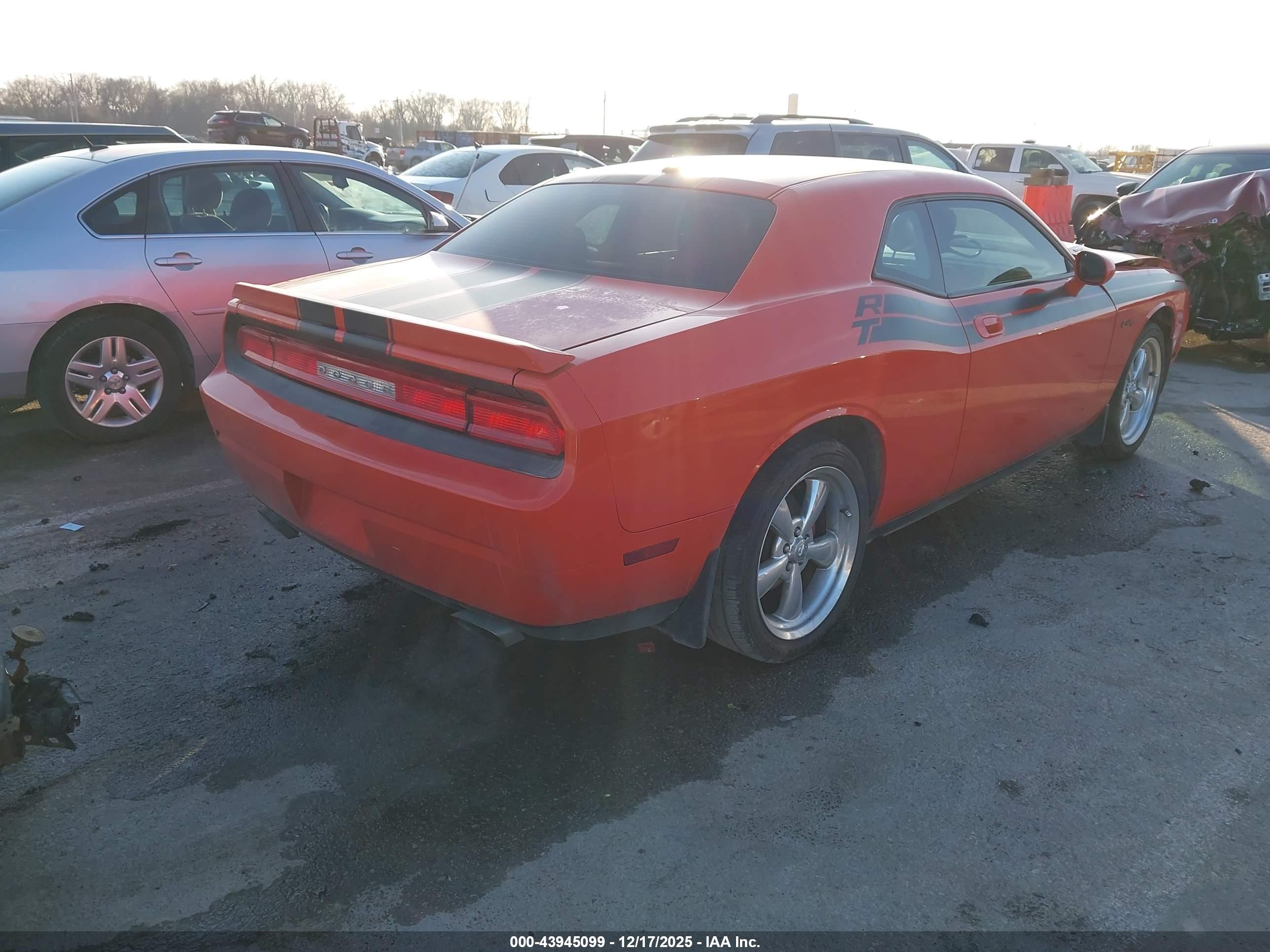 DODGE CHALLENGER image 4