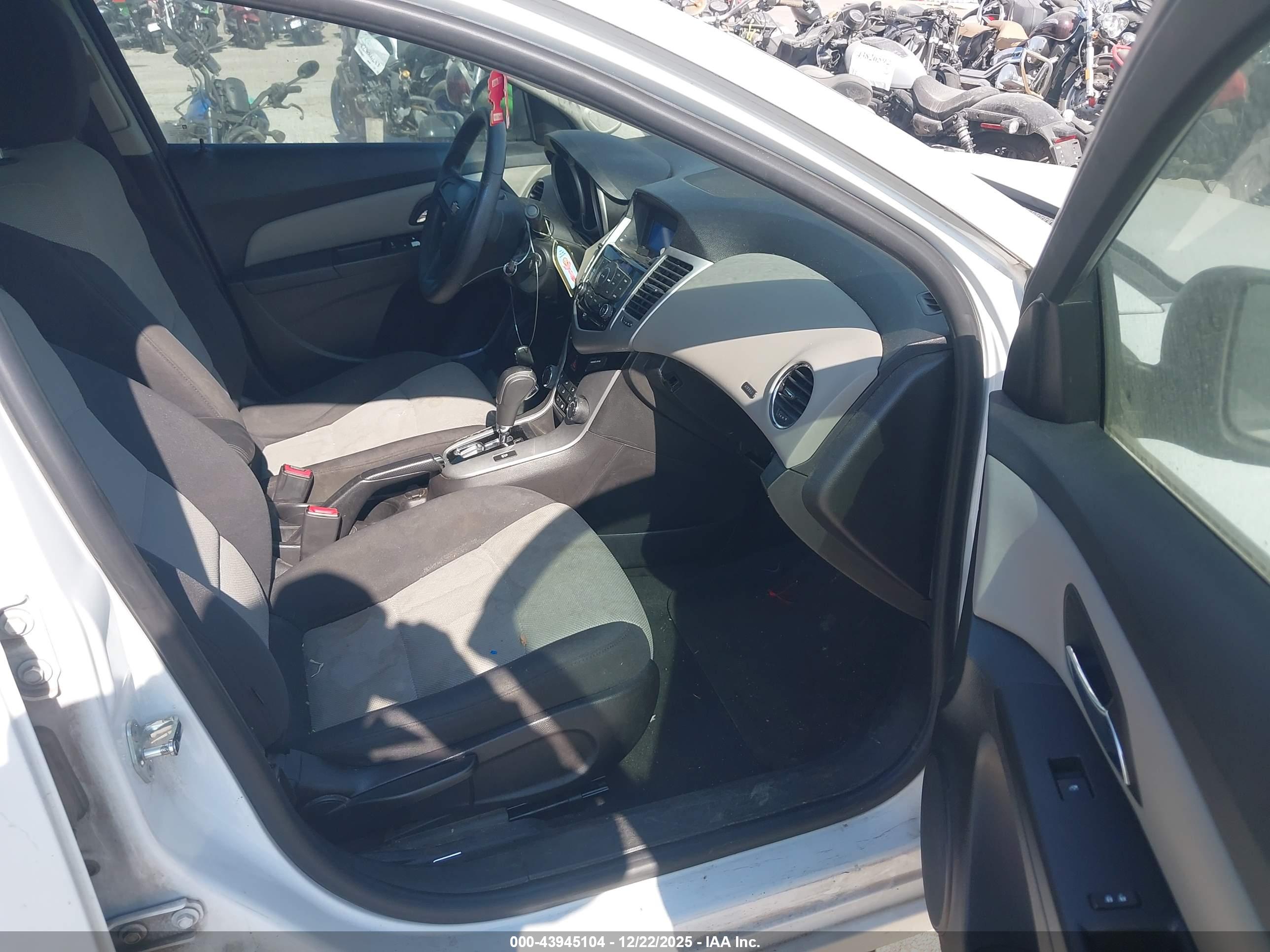 CHEVROLET CRUZE image 5