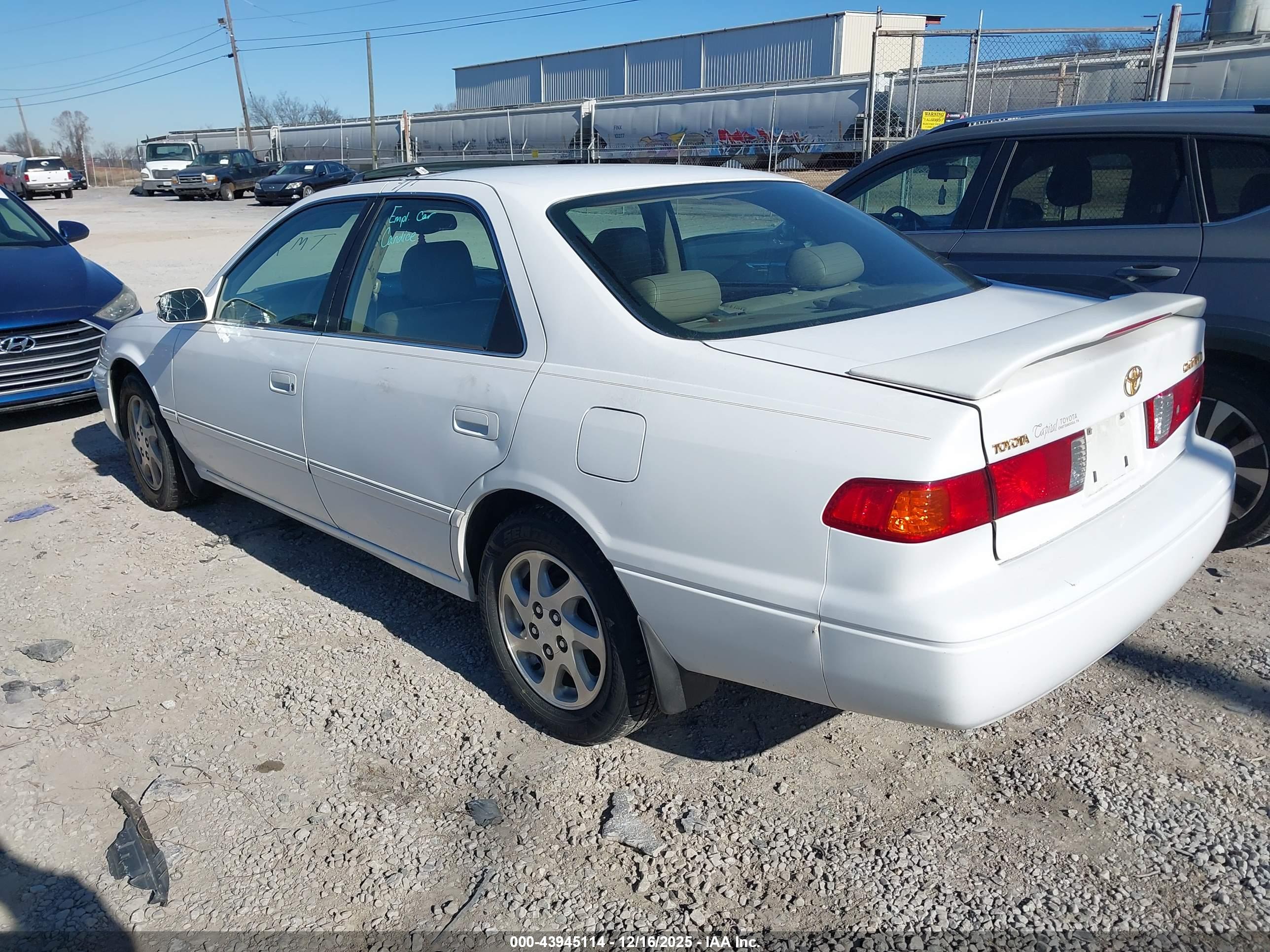 TOYOTA CAMRY image 3